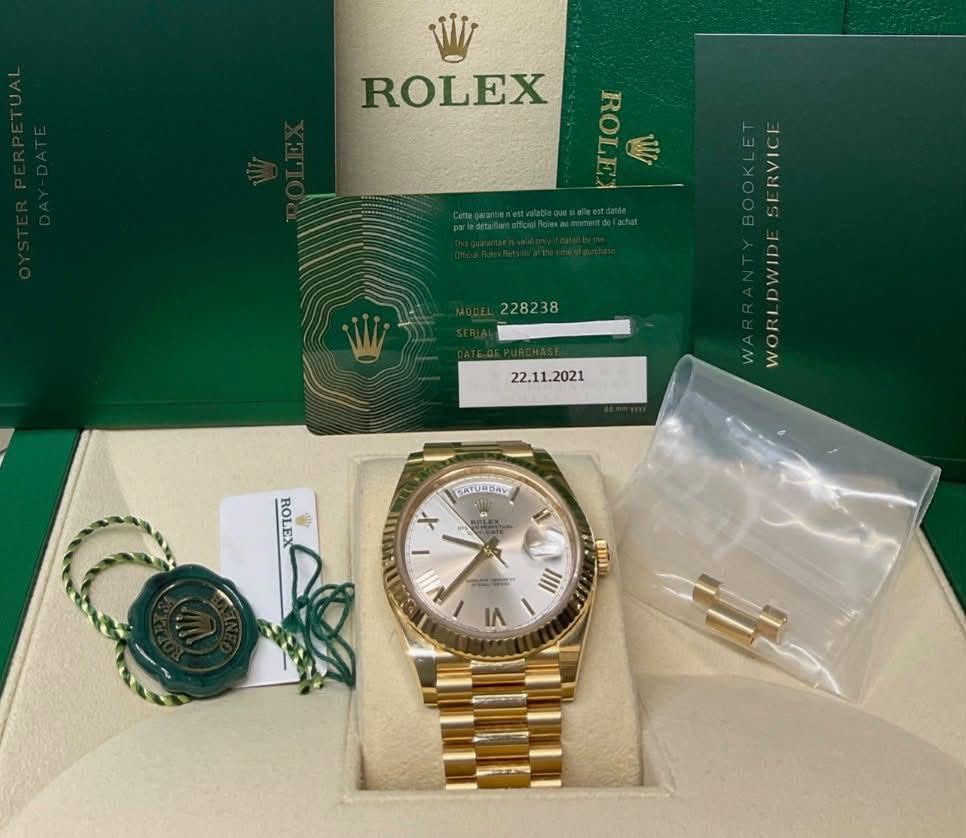 May be an image of wrist watch and text that says 'ROLEX πOυ ROLE امب OL 品 עחוכ - IS ICIMO o ROLEX RO ROL BATERAN X 三 TULa I ١٨'