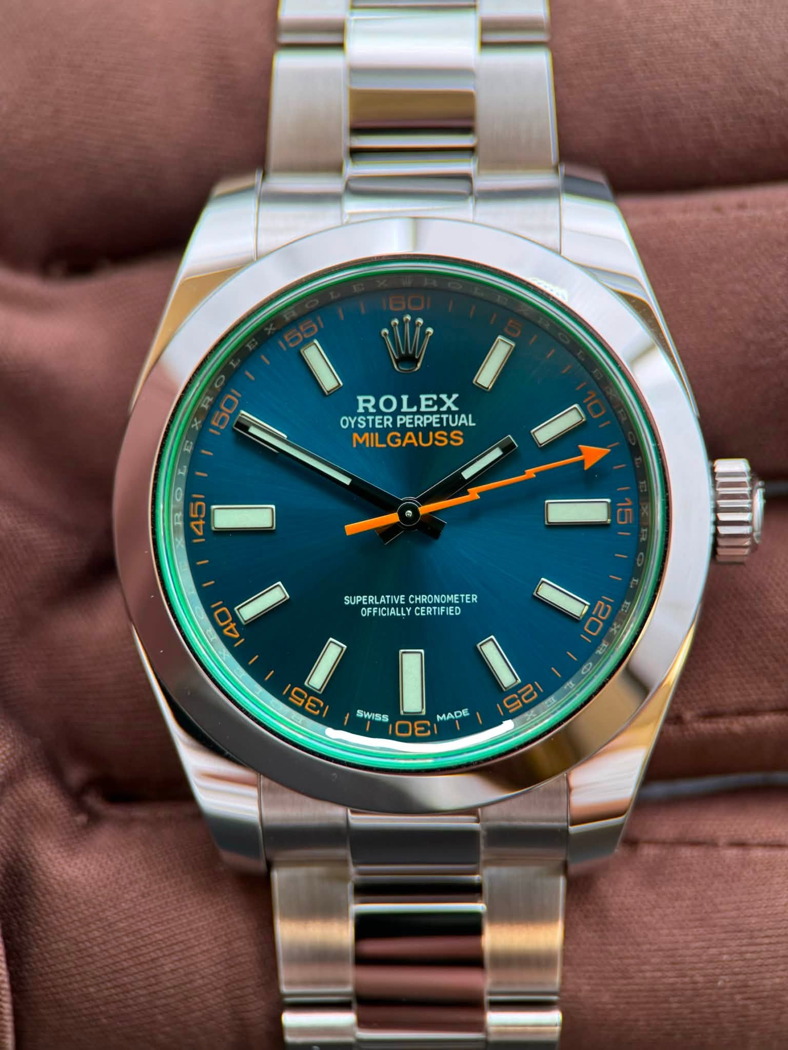 May be an image of wrist watch and text that says 'ROLEX OYSTERPERPETUAL OYSTER PERPET PERPETUAL TUAL MILGAUSS 45 40I 40 SUPERLATIVE SUPERLATIVECHRONOMETER SUPERLCTALLERTIFIE…