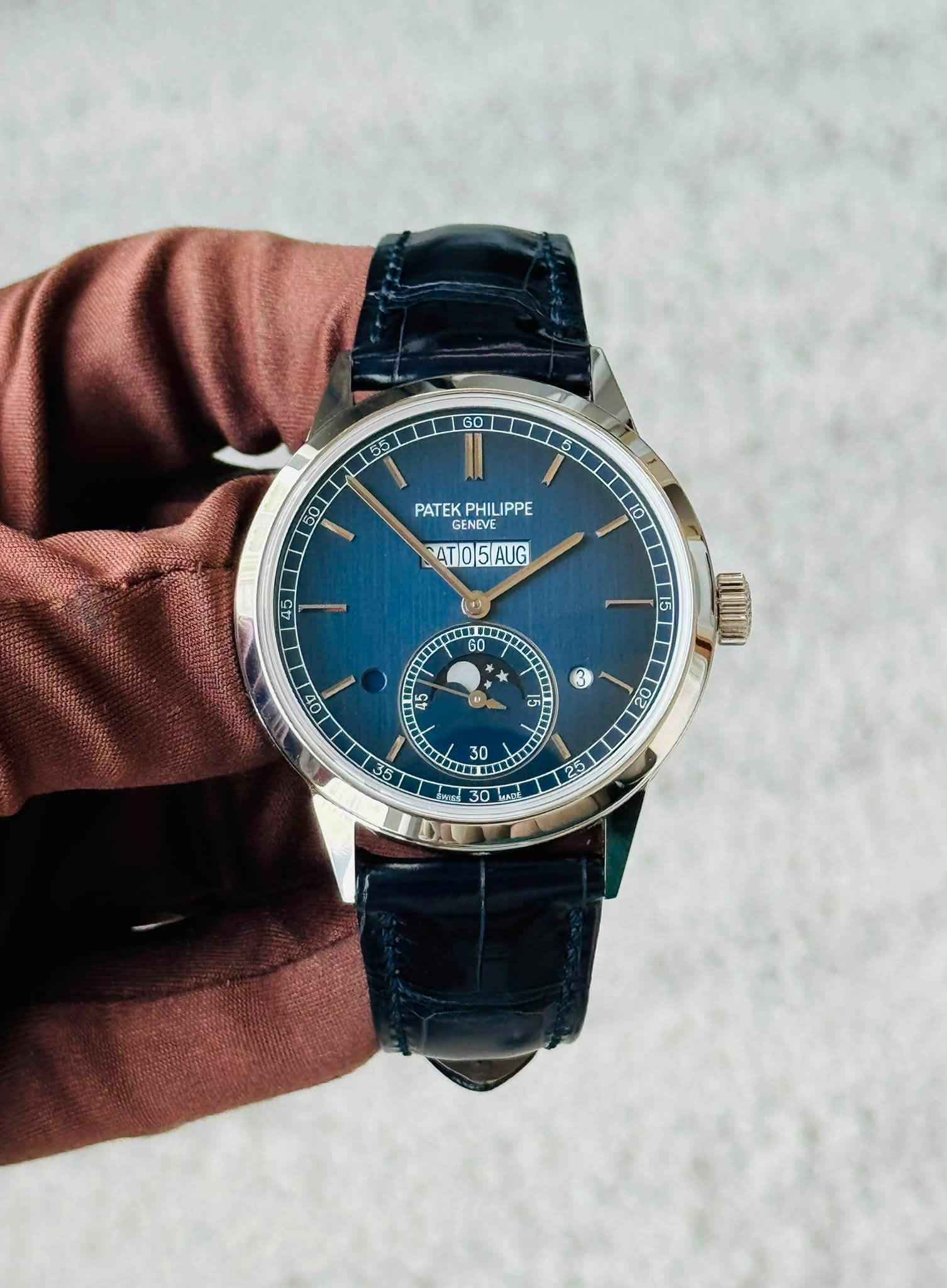 May be an image of wrist watch and text that says 'GO 55 5 50 PATEK PATEKPHILIPP PHILIPPE GENEVE AT05AUG 10 45 60 * עס 5 45 ် 30 MUIU 教 d CB ជោ 30'