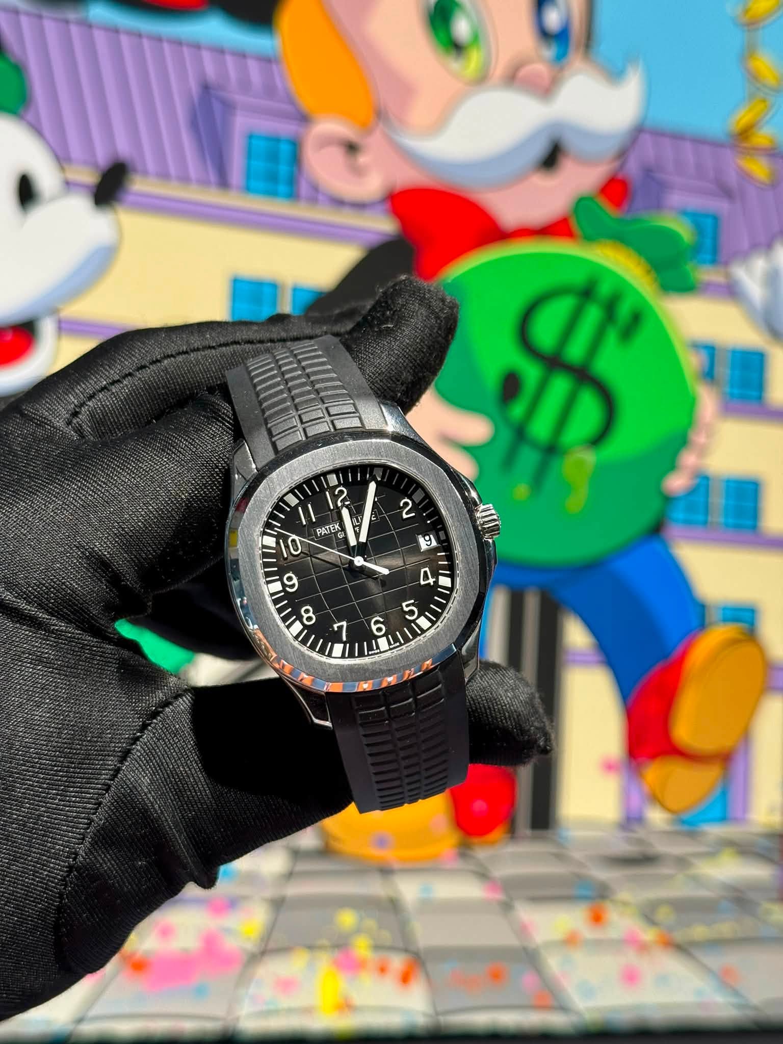 May be an image of wrist watch and text that says '12 PATEK 10 9 8 S 2 पा। I'