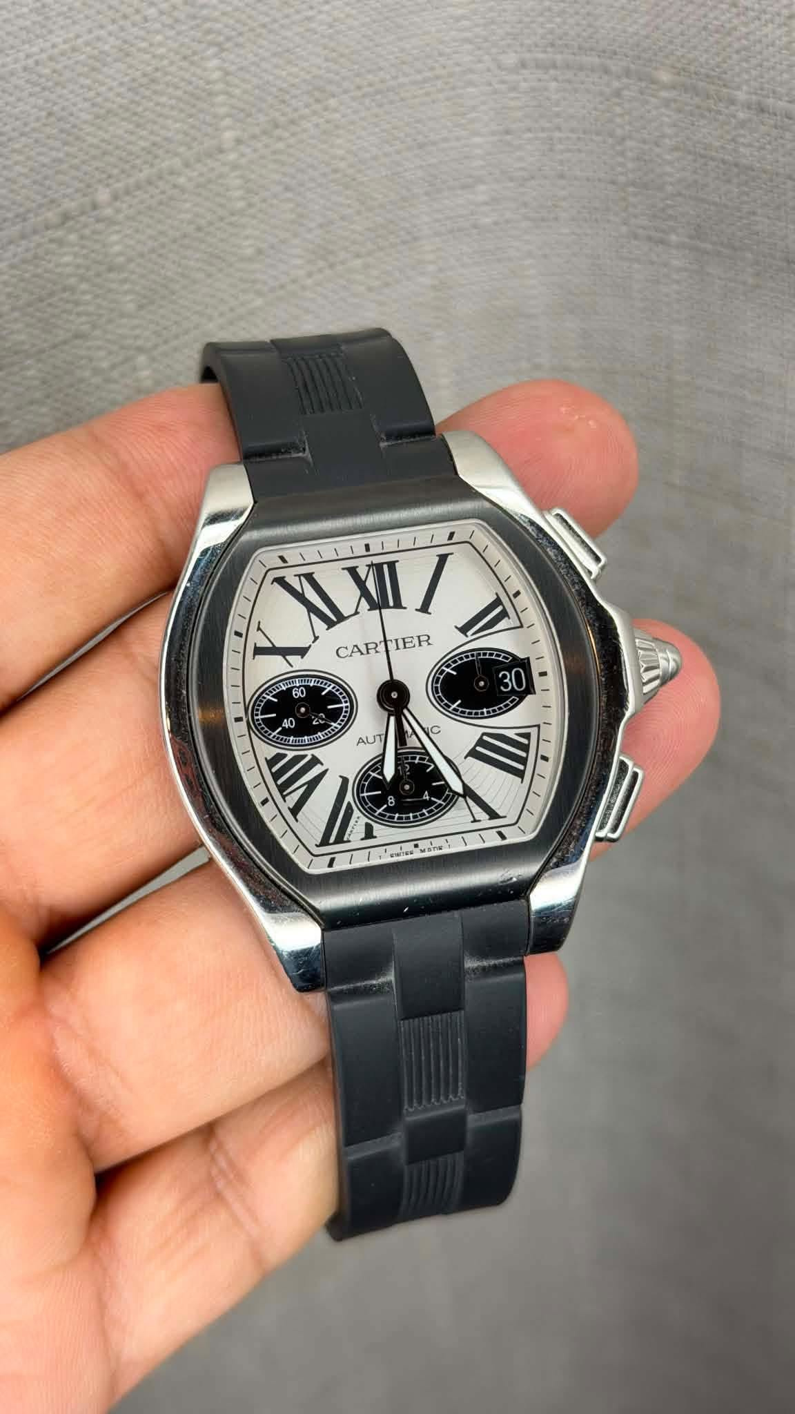 May be an image of wrist watch and text that says 'KXII XII I 1I CARTIER CAR IER م ይለ 0 よ E 30 AUT NCRID'