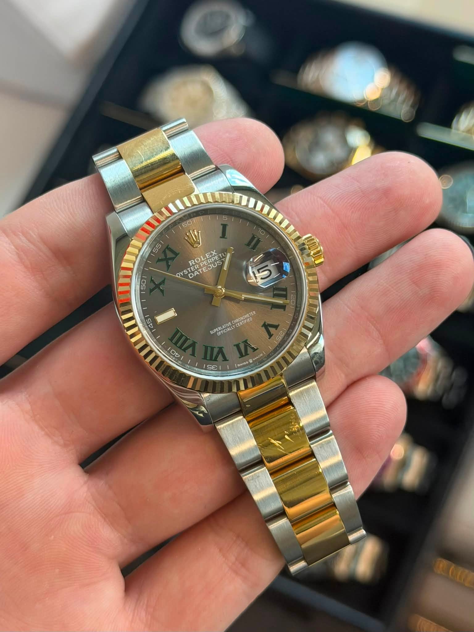 May be an image of wrist watch and text that says 'SO1 55 ROLE CERPERPE TERPERPE ROLEX ROI PERPET EX OYS YS TEJU EJUS CHIENGIETER SUPERLATNEG ao 18 E မြ၀'