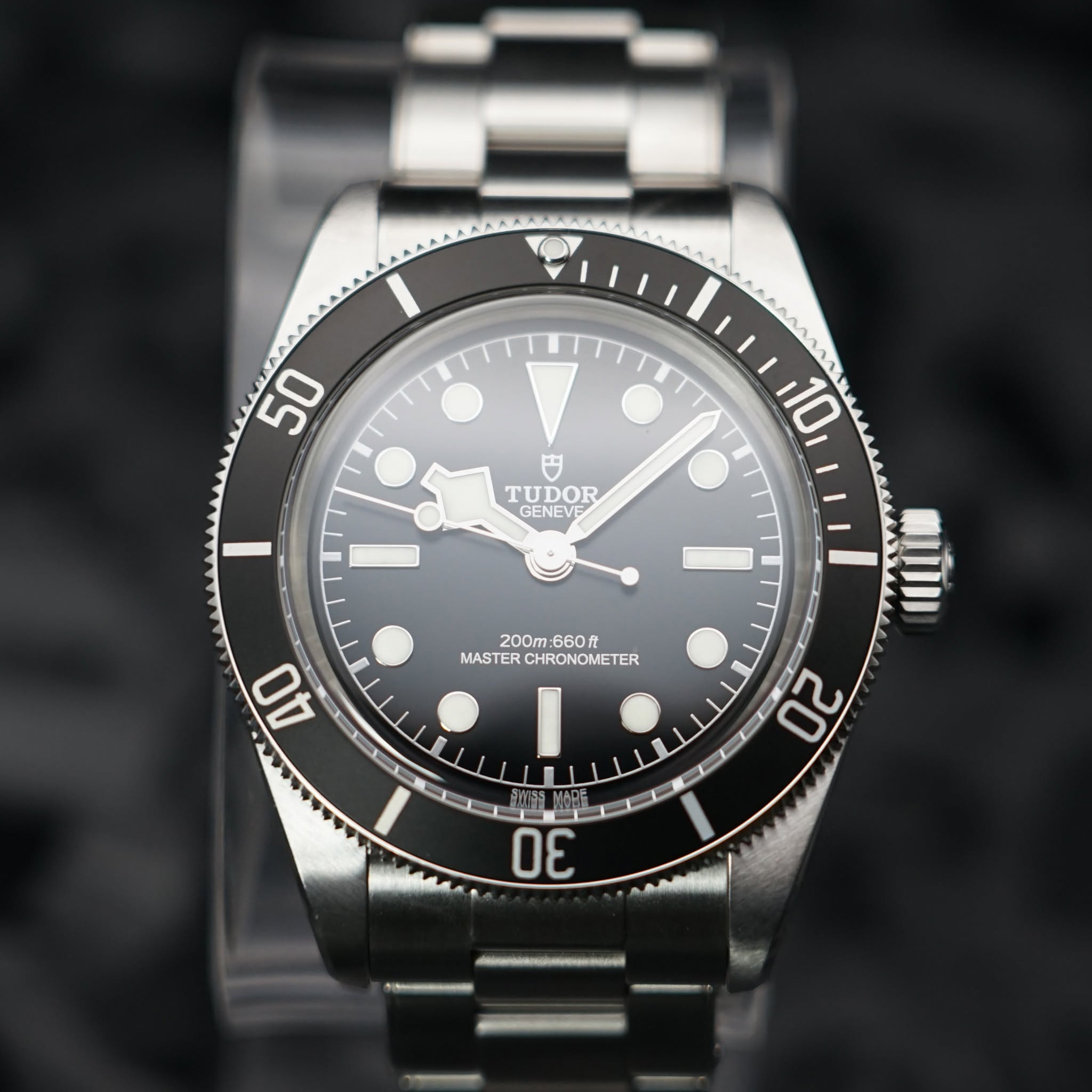 May be an image of wrist watch and text that says '50 円 TUDOR GENEVE 10 200m: 200m:660 :660 MASTER CHRONOMETER ERCHRONOMETER TER AO 20 30'