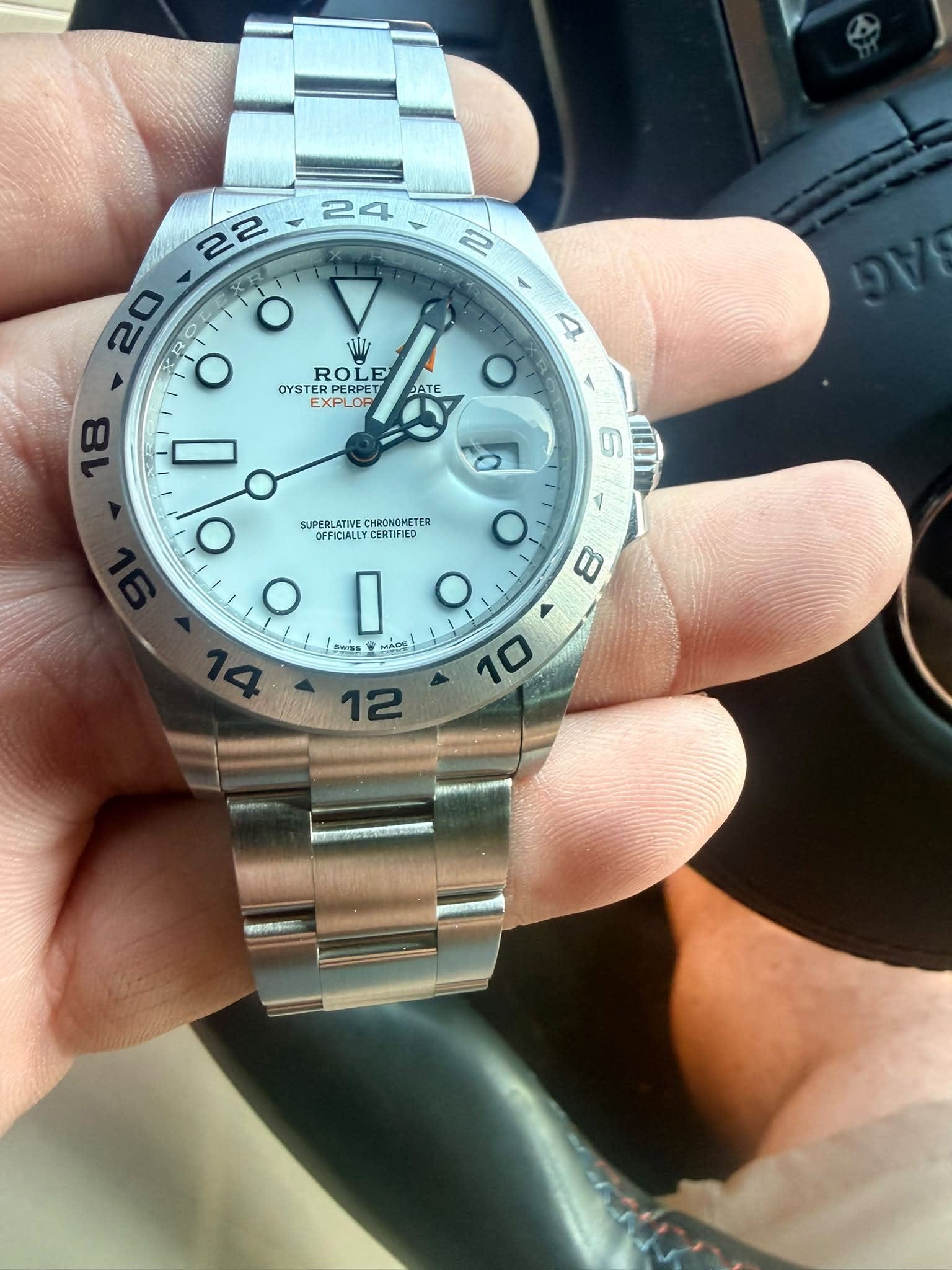 May be an image of wrist watch and text that says ' Wil OYSTE ROLE RPERPET OYSTERLE PERPET DATE EXPLOR 4 18 8 6 SUPERLATIVE CHRONCMET TER OFFICIALLY DERTIFIED A 8 I O Sいヨう BAr…