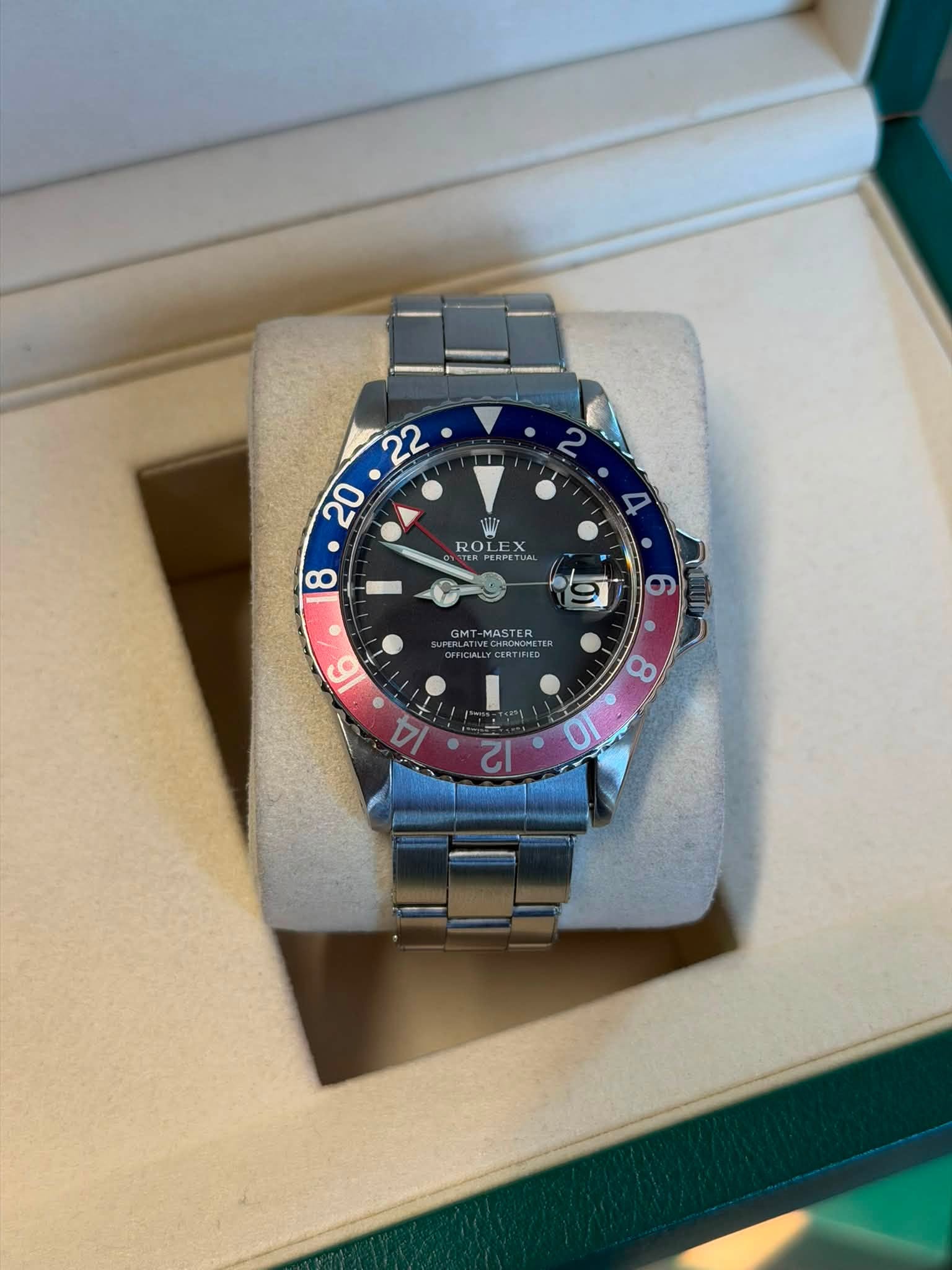 May be an image of wrist watch and text that says '22 22 20 ROLEX 8 9 9 -MASTER 6 8 10 टા'