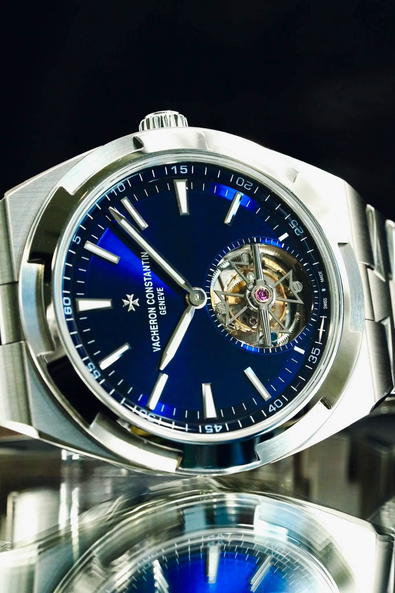 May be an image of wrist watch and text that says '115 ۱ 122 5 60 30VY CONSTANTIN GENEVE VACHERON +小 55 SE ٢ '