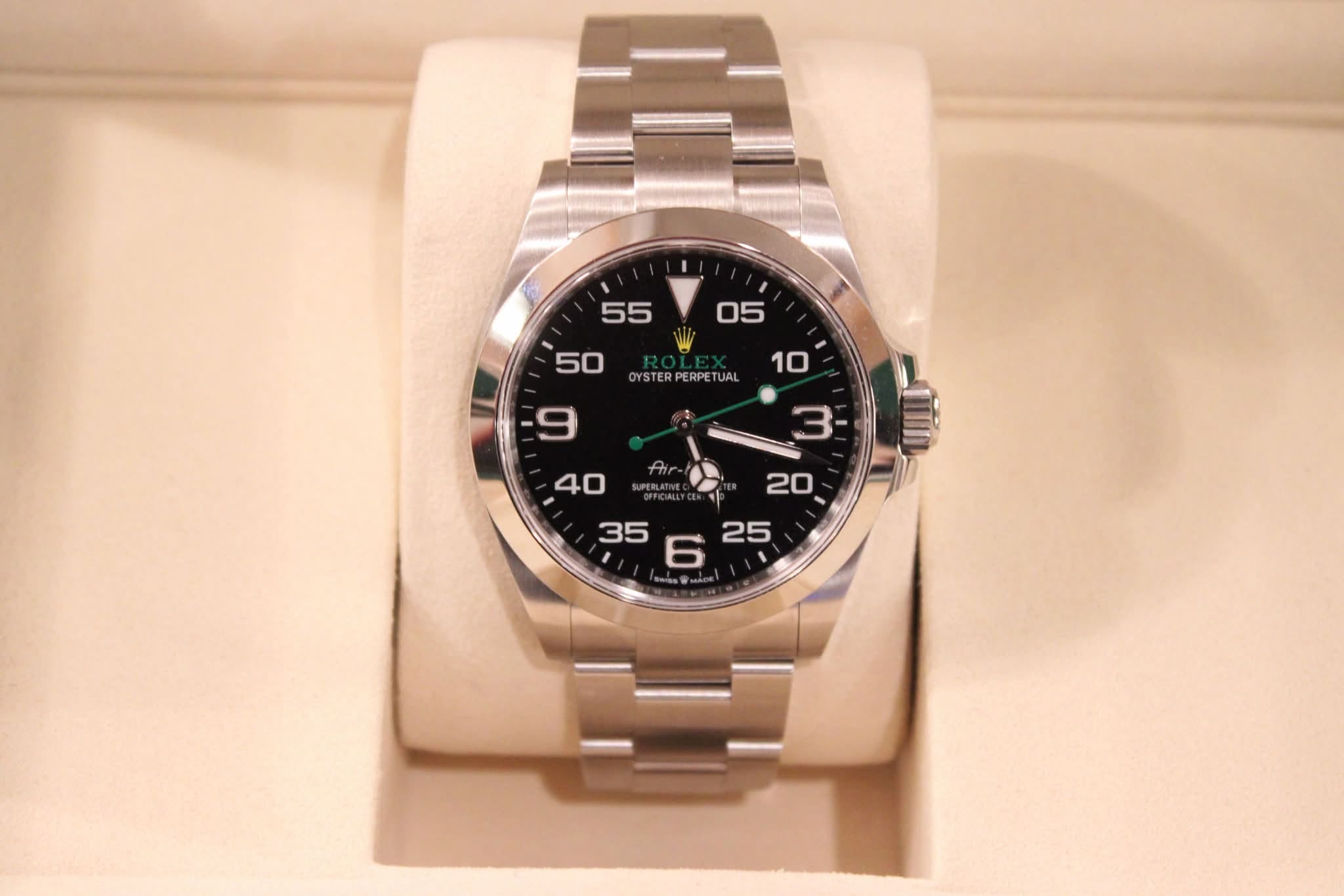 May be an image of wrist watch and text that says '55 05 50 OYS ERPE YSTERPERPETUAL TUAL 10 3 thr- SUPERLATIVE / SASS Bawes'