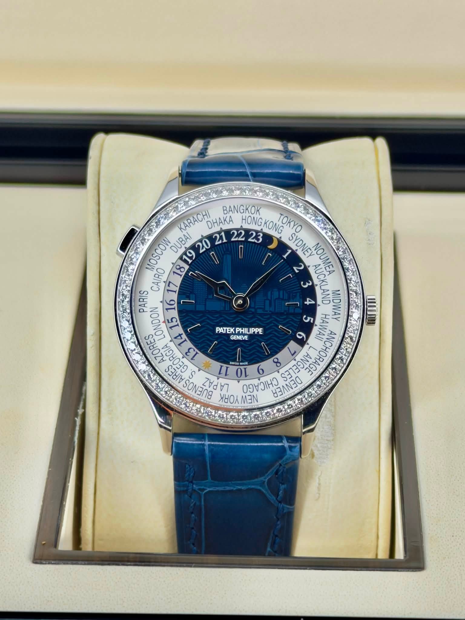 May be an image of wrist watch and text that says 'KARACHI DHAKA HONGKONG TOK BANGKOK MOSCOW DUBA SYDNEY CAIRO 17 18 س AUCKLAND PARIS LONDON 16 吉0 MNII 15 MIDWAY AZORES 14 6…