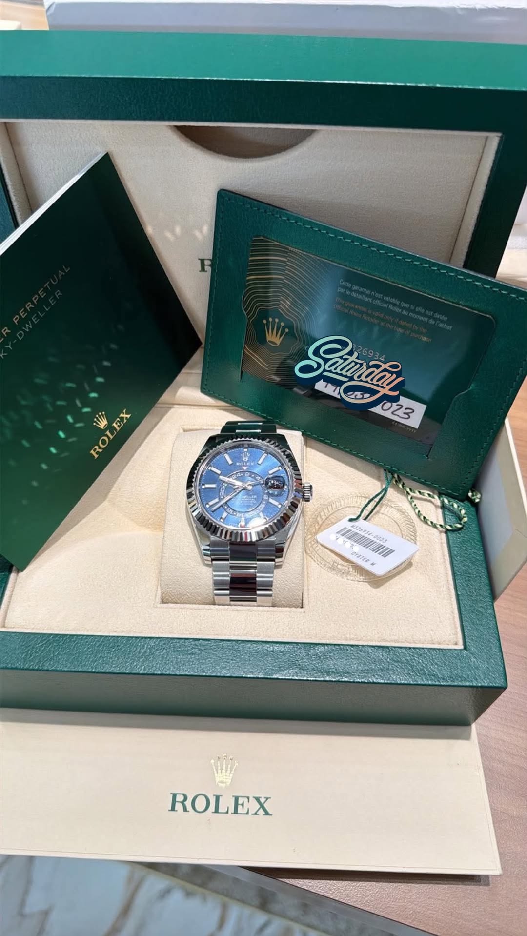 May be an image of wrist watch and text that says 'F EX ROI Samday Ns e5 023 I የሽ T oeHe H ROLEX'