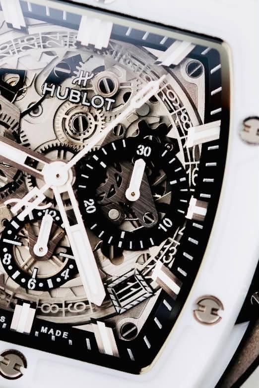 May be an image of wrist watch and text that says 'HUBLOT ЖO 光 3ቢ שאווי 0 A 30 ذ 20 十〇〇 M s ooke 藍 MADE MADE 3'