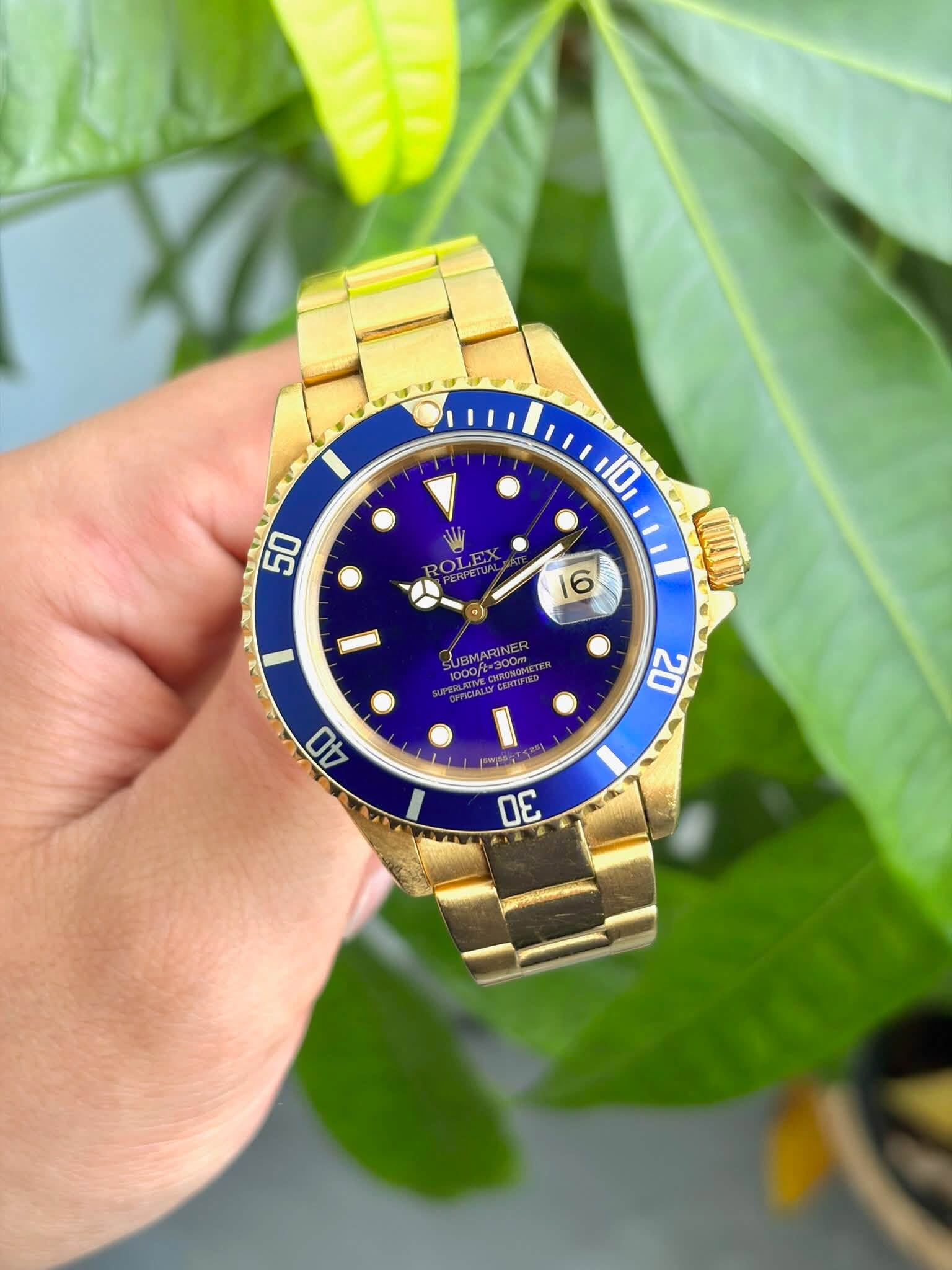 May be an image of wrist watch and text that says '10 50 ROLE RO EX 16 SUBMARINER CUBMARINER 20 40 b산 ዎት 時 30'