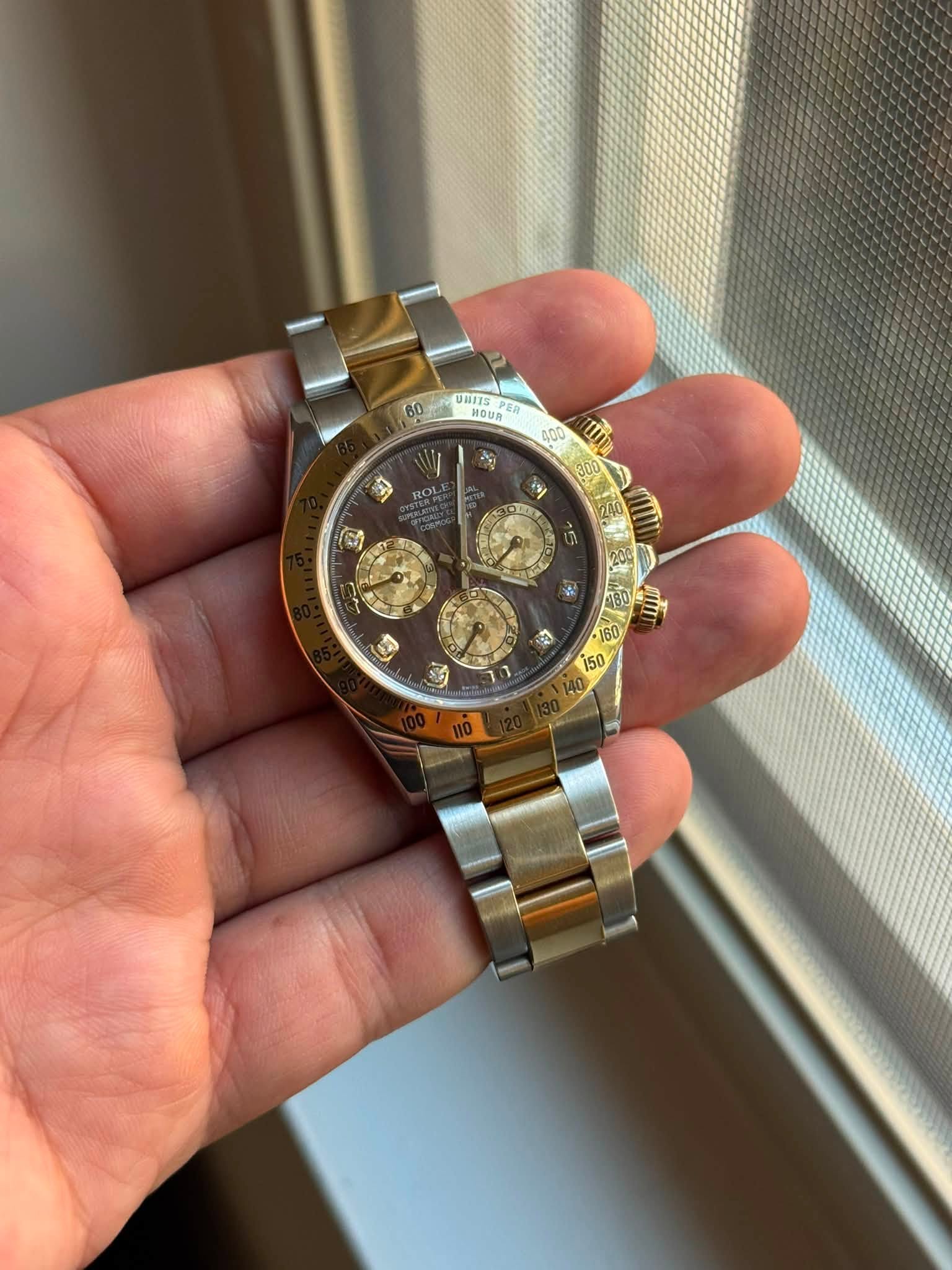 May be an image of wrist watch and text that says '80 UNITS HOUR EA 100 ወነ 기 m 80 150 nỏ'