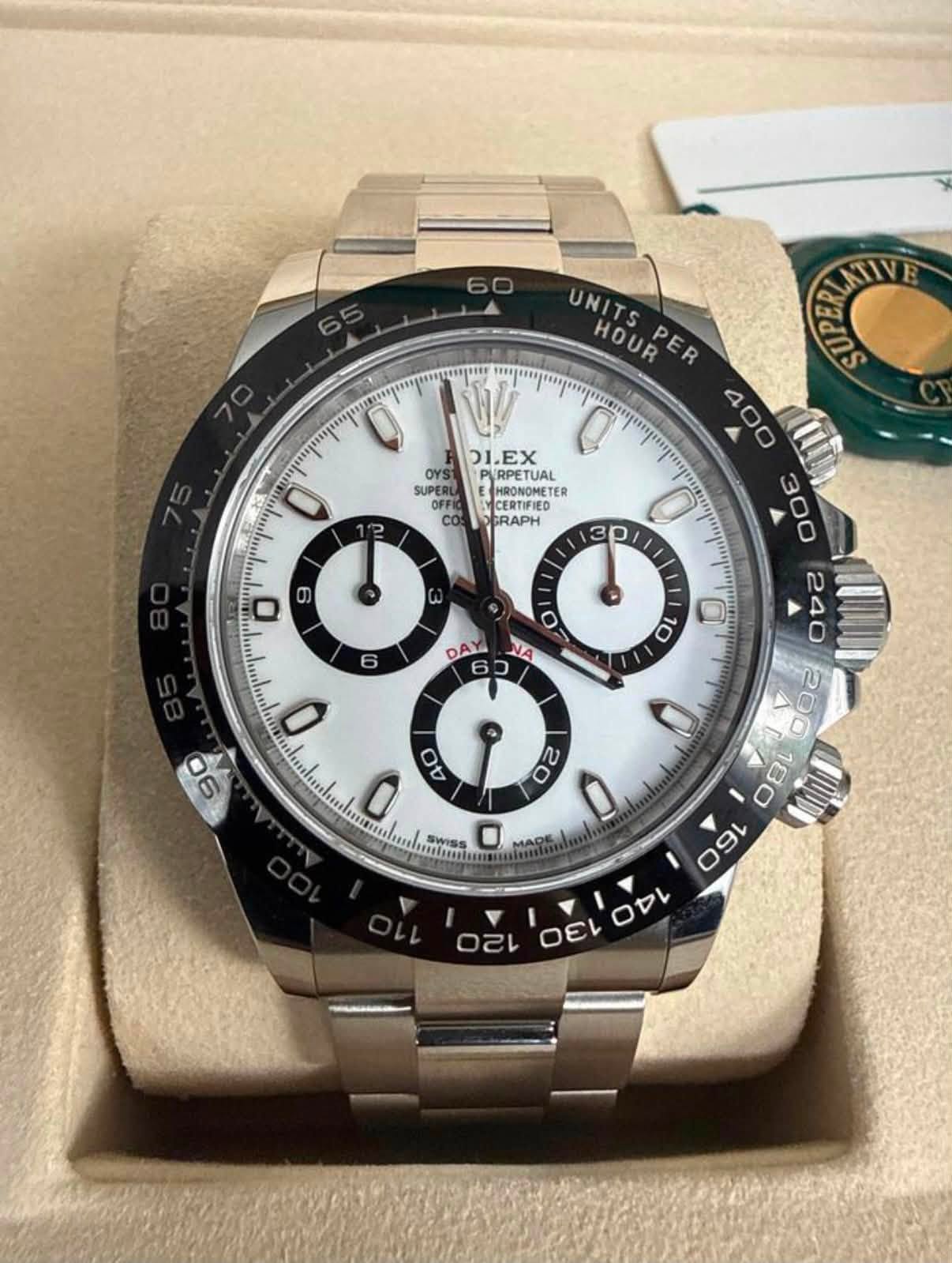 May be an image of wrist watch and text that says '60 DIEX SUPEDO OYS OFFIC CO 0 TER GRAPH D 9 UNITS LALIVE HOUR PER dns 4 400 D ٥ 200 180 C MI DAY 11 10 a NA 6 0 06 の ot 2 e O…