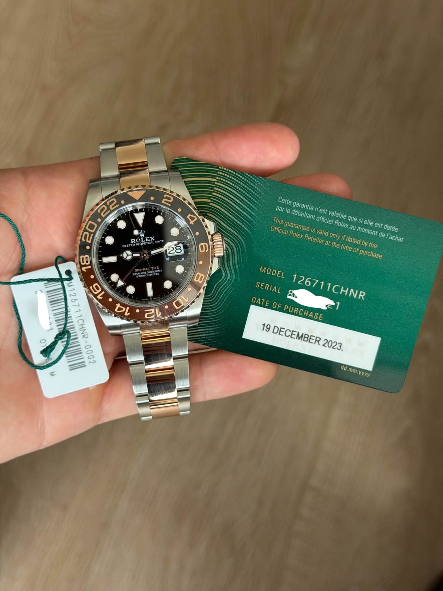 May be an image of wrist watch and text that says '2 4 ROLEX 28 Cotte garantie par detaillant Thisguarantees Rolex Retailer officiel alable que มอ Ofticia OfficialRolex Rolex…