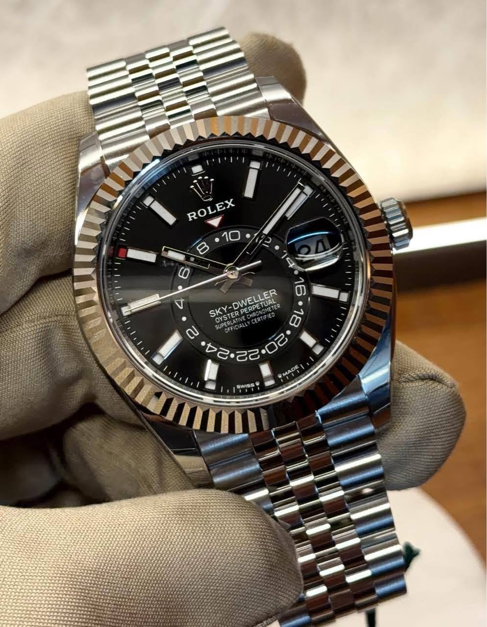 May be an image of wrist watch and text that says 'ROLEX 10 8 O ٨ 2. 14 SKY-DWELLER STERPERPETUAL RONG 16 SKY- SACIAL OYSTERPERPETU STERP DEROSTLA WELLER SK PERPETUAL CYOAL eNT…