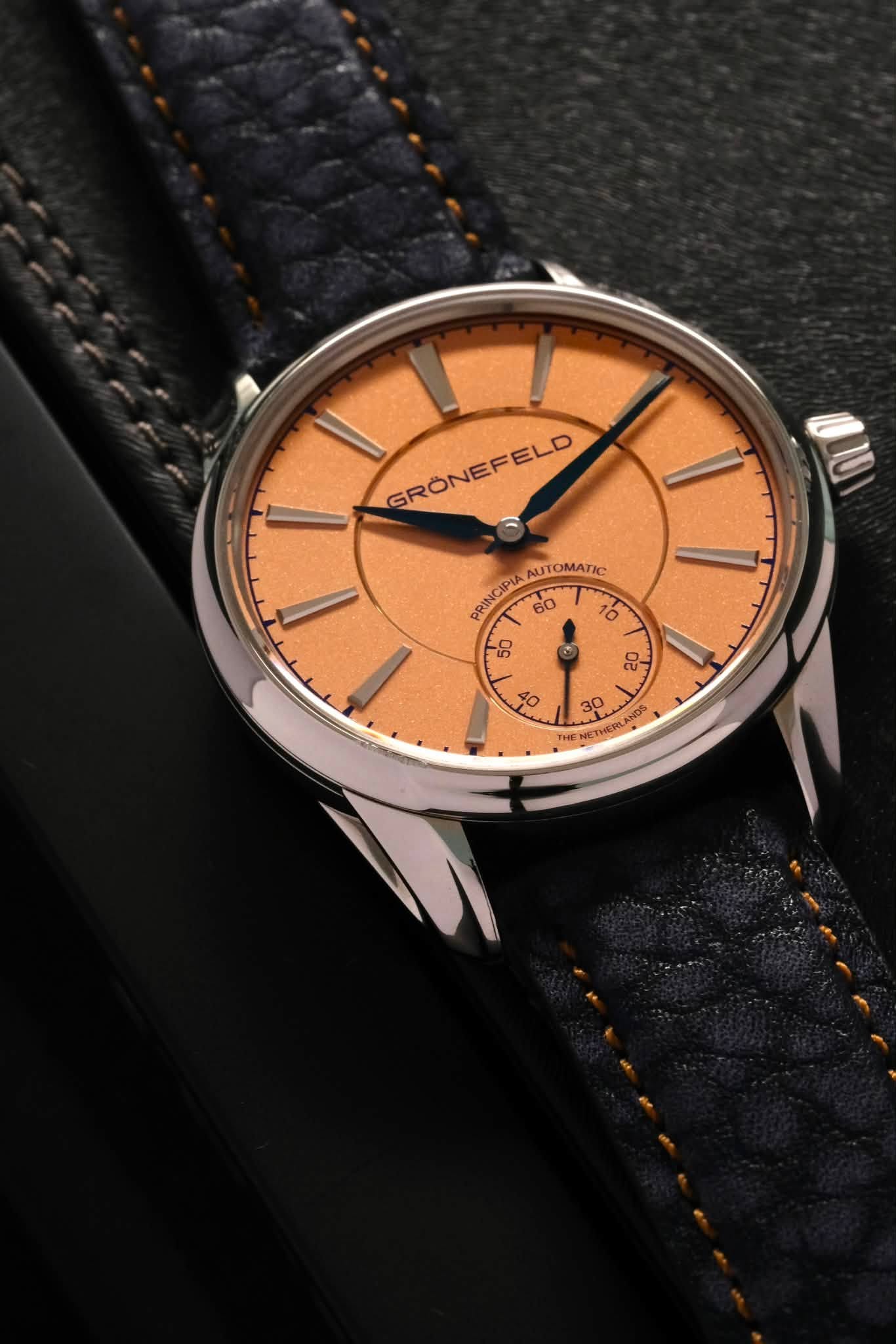 May be an image of wrist watch and text that says 'GRÖNEFELD PRINCIPIA PRING سه 60 AUTOMATIC NETHERLA'