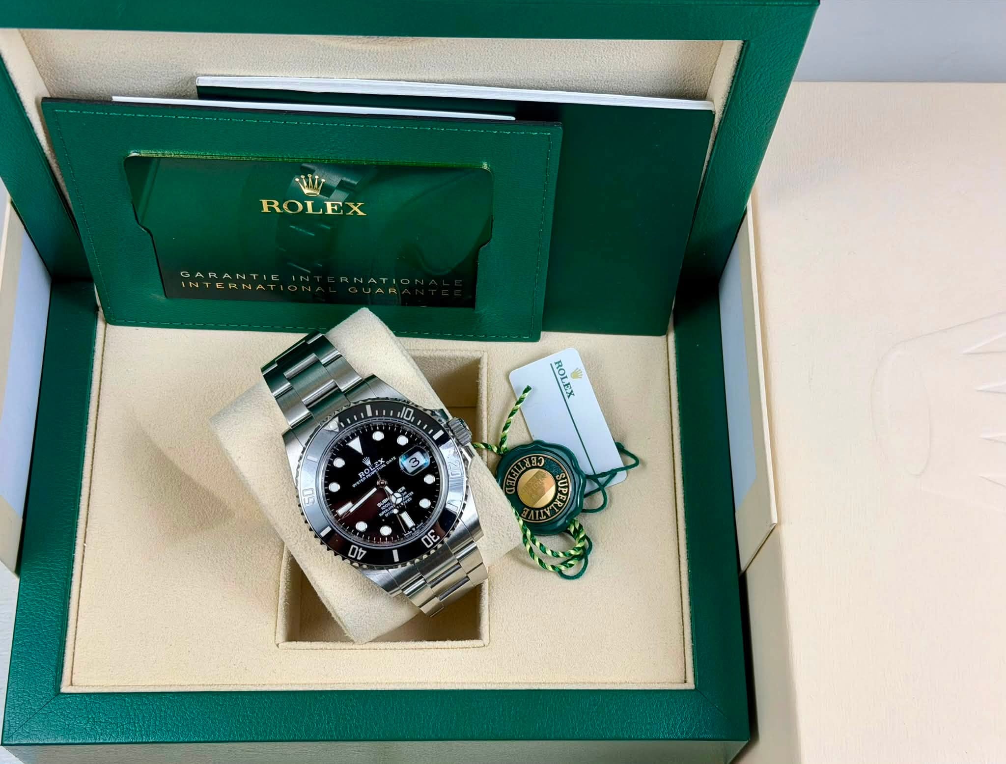 May be an image of wrist watch and text that says 'NIT ROLEX ARANTIE INTERNA 10, ROLEX ROLE 3 RO.名 E 50 A SUPE UP 30 0V'