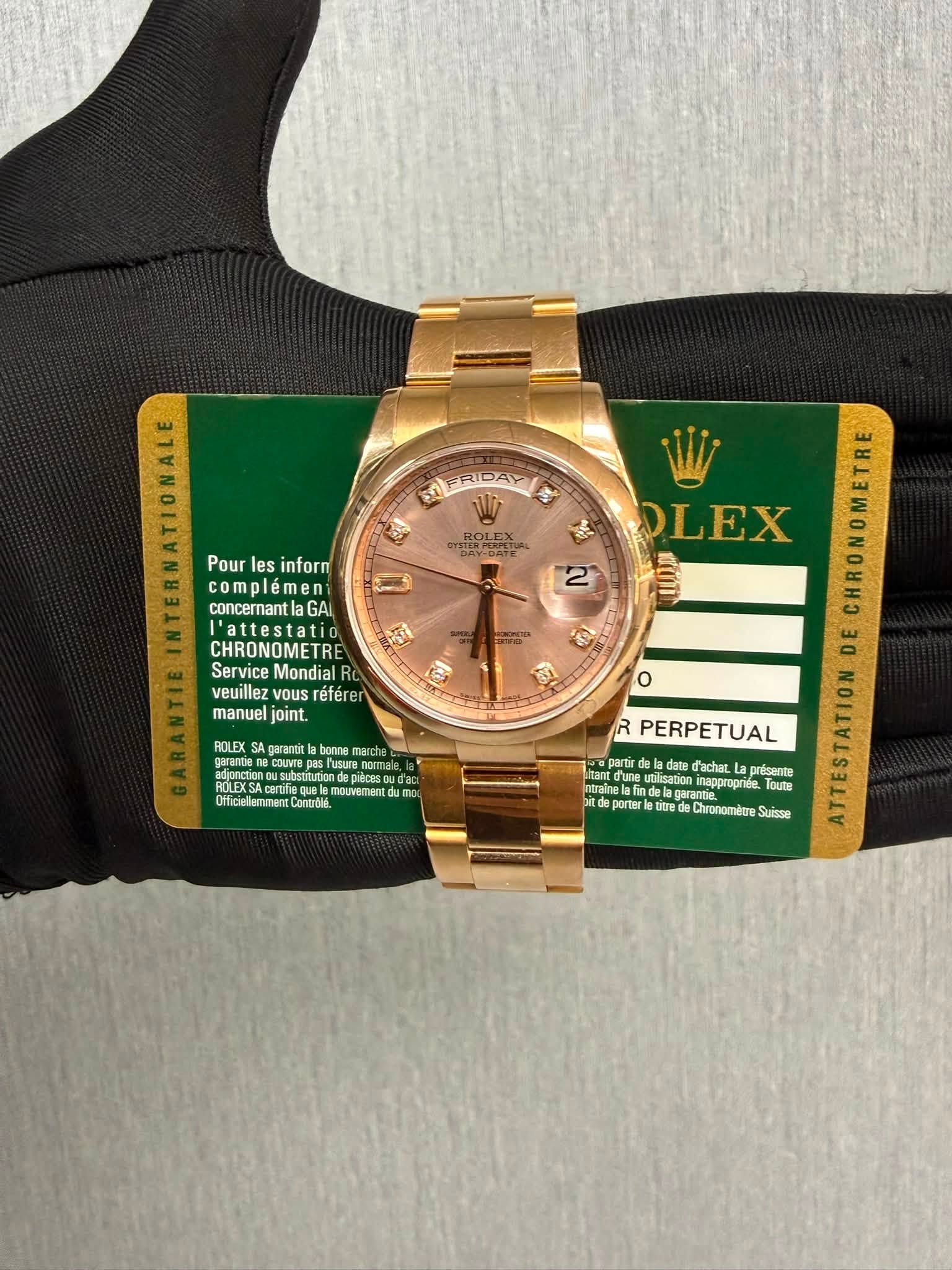 May be an image of wrist watch and text that says '54 FRIDAY IDAY ROLEX T Pour les inforn complémen concernantlaGA GAI l'attestati i0 CHRONOMETRE Service Mondial R veuillez VOUS…