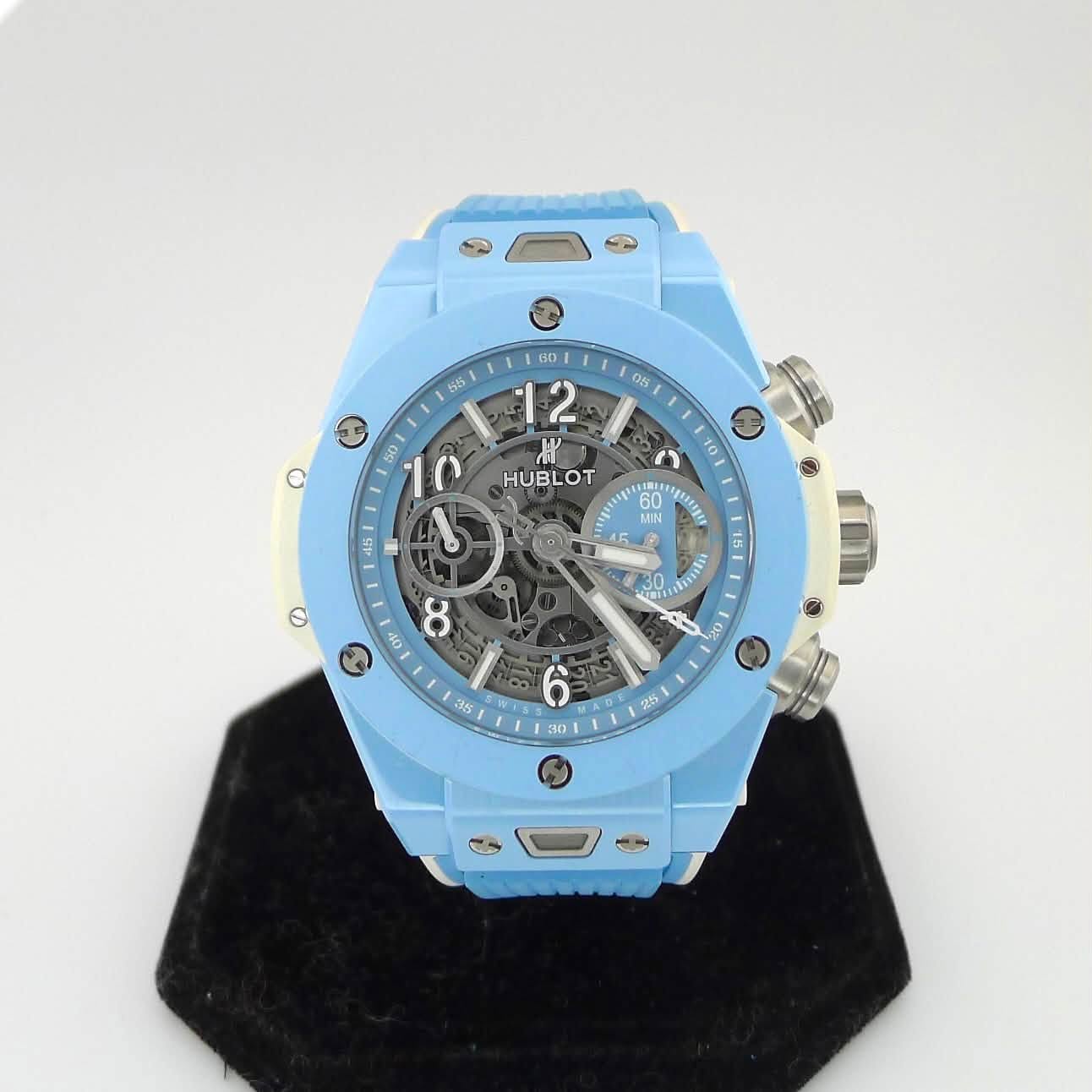 May be an image of wrist watch and text that says ' El 2 出 HUBLOT OT က 10 45 ባሌ 60 60 MIN 1용트 151 ٢ s 0 oV 8 20 ว VER 35 A 25 30 -د'