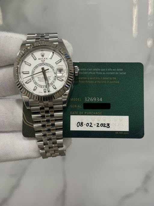 May be an image of wrist watch and text that says 'ปี ROLEX .20・222 D 18 8 20+ 康 泉て LER H 10 16 M '