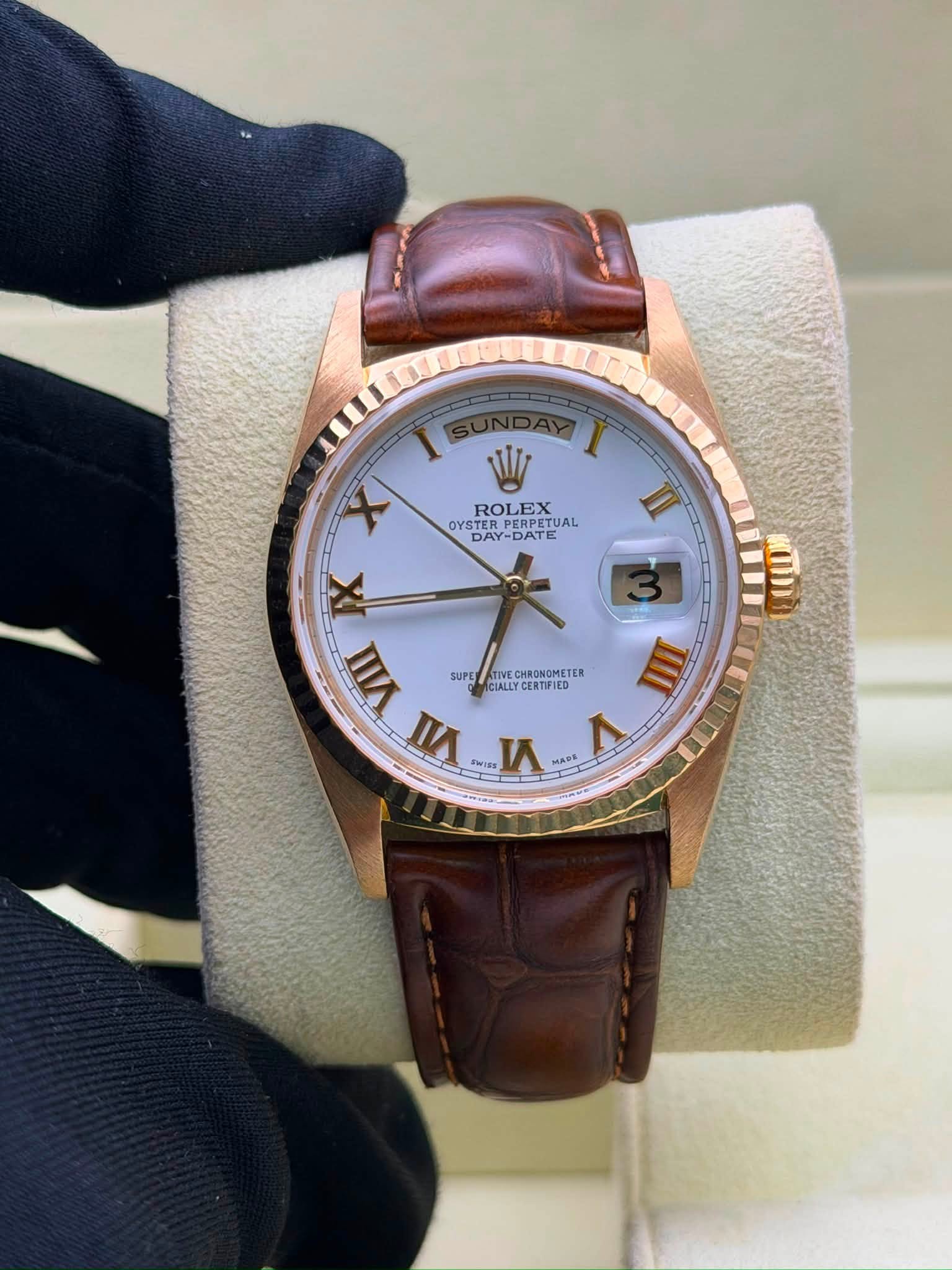 May be an image of wrist watch and text that says 'W ROLEX OYSTER DAY PERPETUAL OYSTERPERPETUAL JAL DAY-DATE ロテ AY-DATE II SUPE CHRONOMETER ER CALLY CERTIFIED X NV VIII 70 K VII 3…