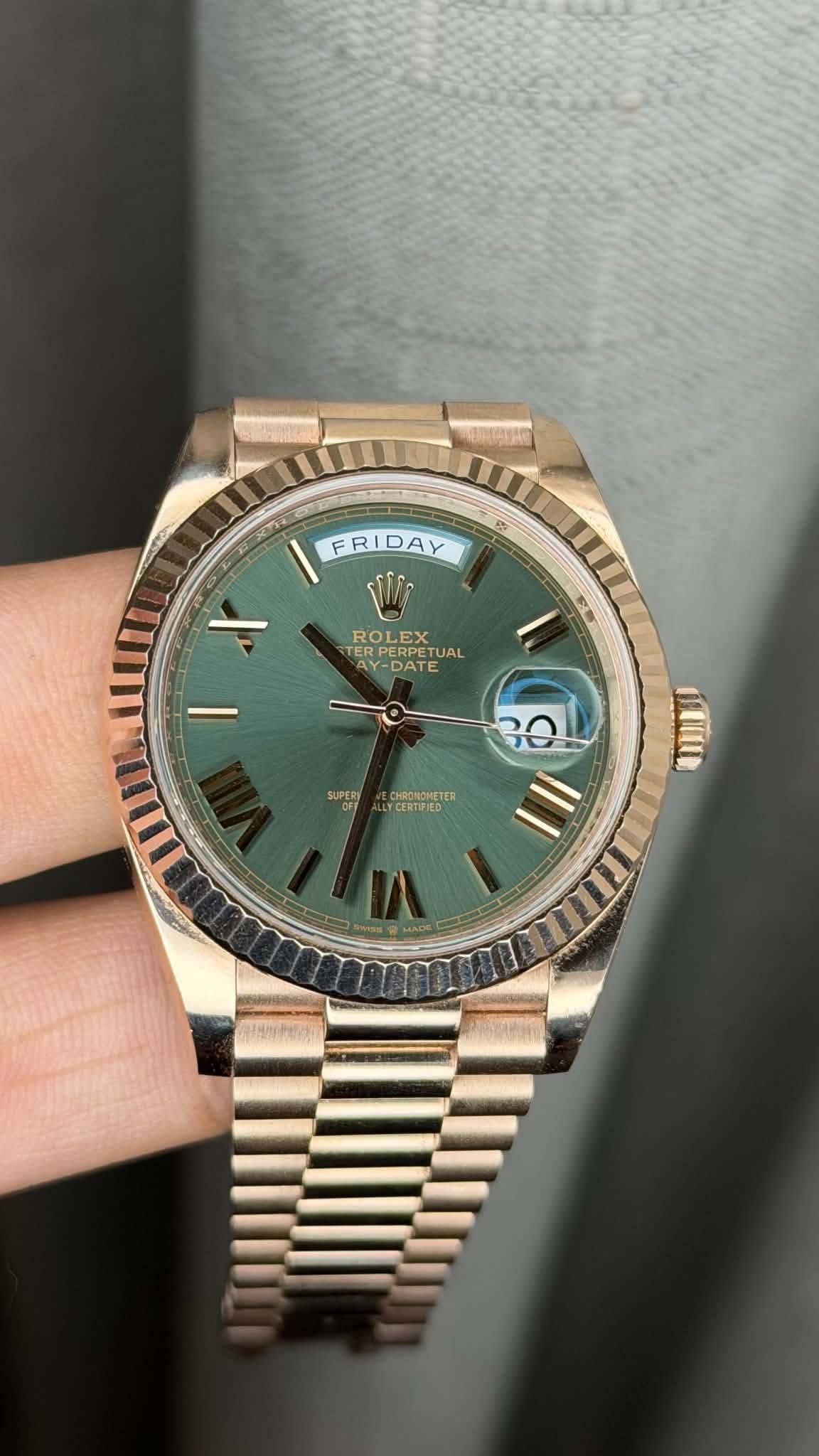 May be an image of wrist watch and text that says 'X FRIDAY X BOLRETUAL AY -DATE ROLEX RO EXX TERPE TER ERPERPETU ER RPETUAL UAL SUPERP CHRONOMETER KNUNE YCERTFIED'