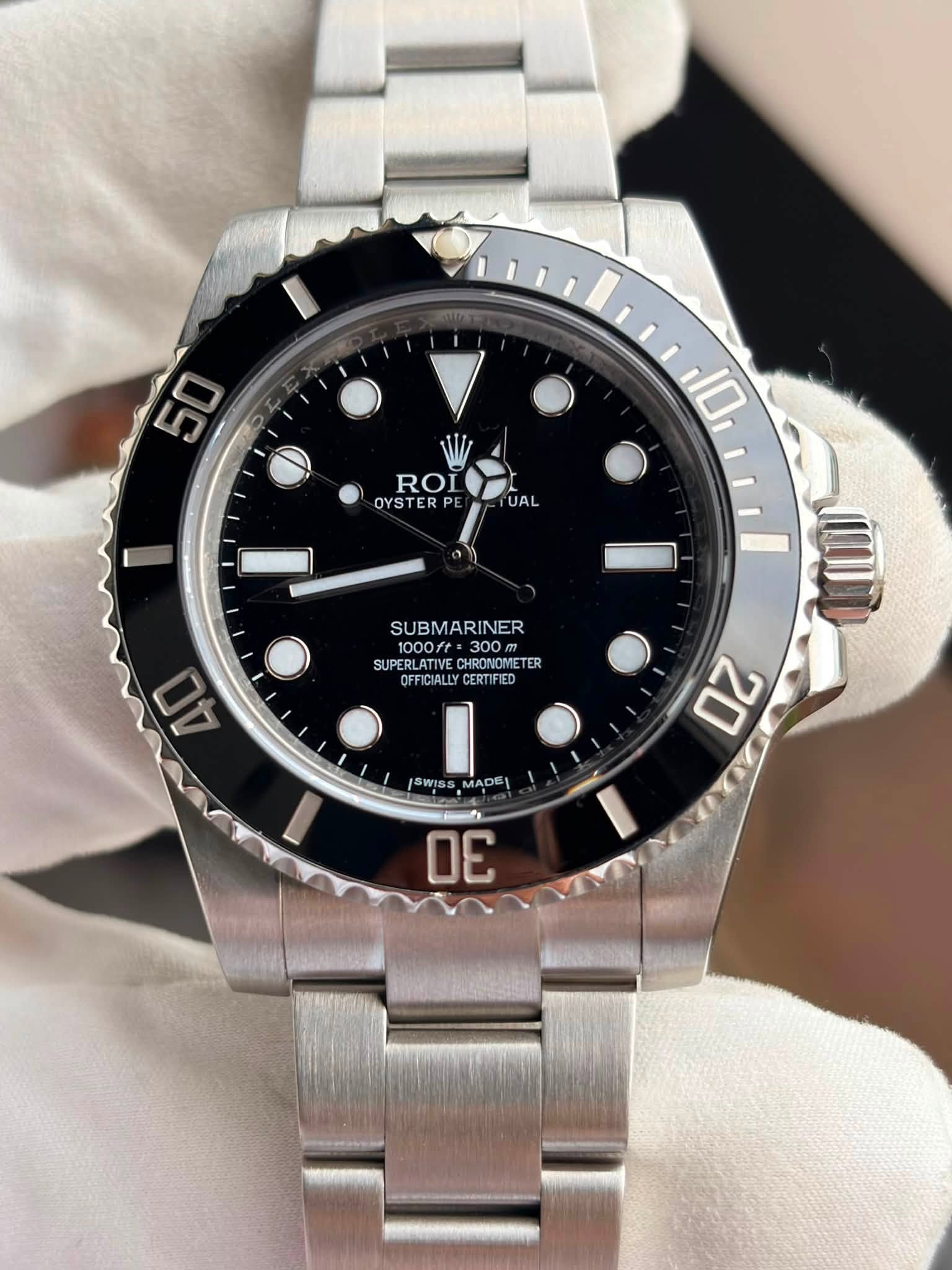 May be an image of wrist watch and text that says '50 ROI OYSTER PE 10 UAL SUBMARINER SUPER SUPERLATIVE LATIVE HRONOMETER OFFICIALLY OFFICIALLYCERTIFED FFICIALLY CERTIFIED 40 8W1.…