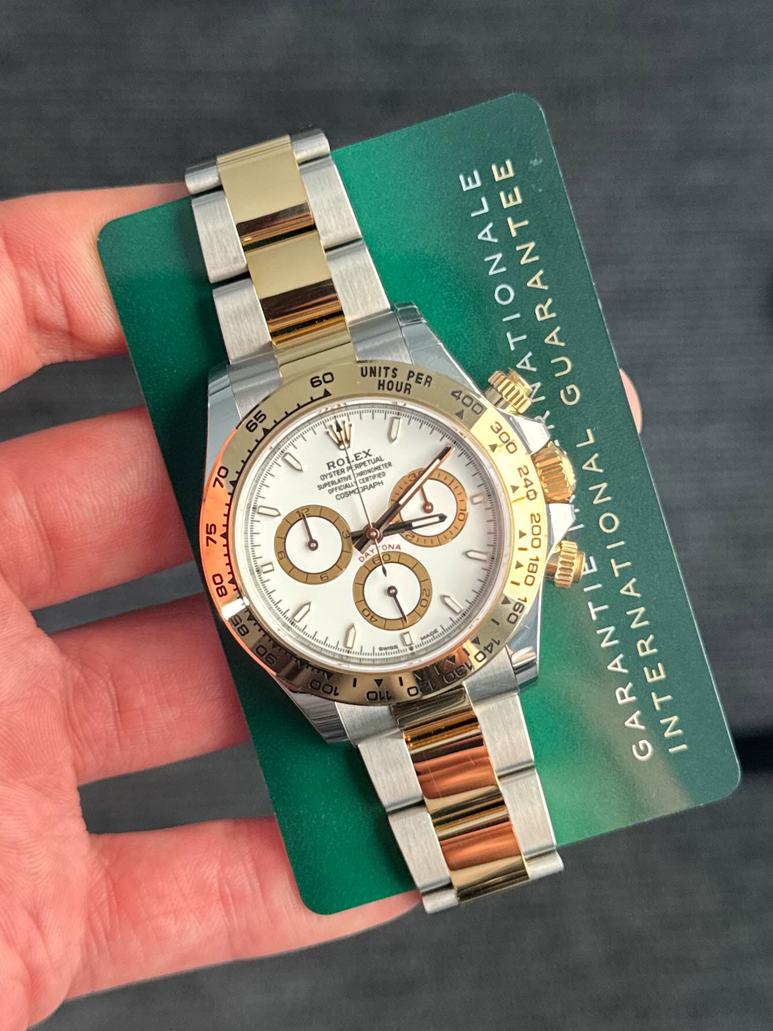 May be an image of wrist watch and text that says ' LEX c OYSTERON プ 花案了护爱? SPUAPH 0' 75 I0 ONA DA 80 UNITS HOUR PER ATIONALE GUARANTEE 400 0 όσε 中 00 NTERNATIONAL GARANTIE…