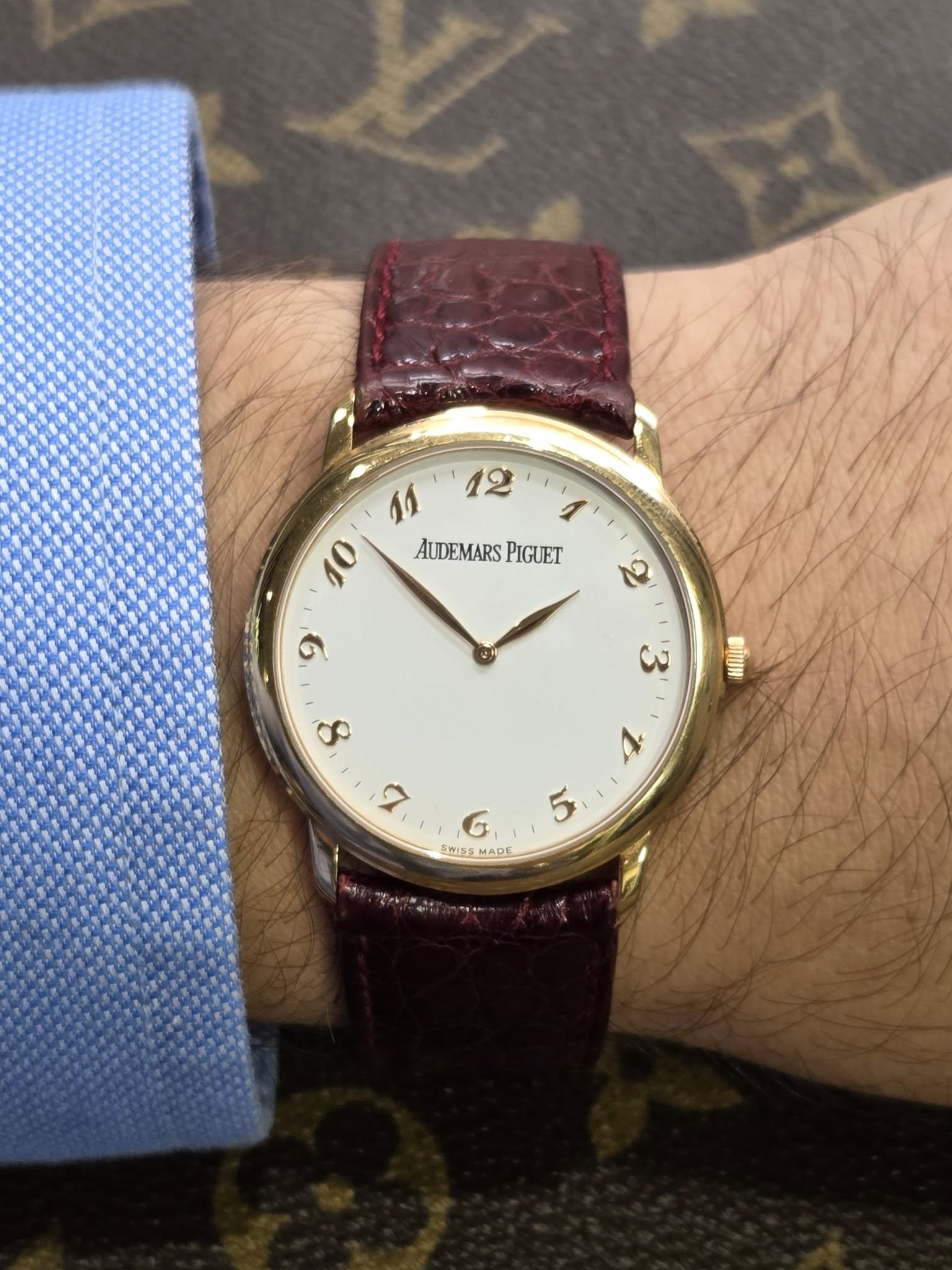 May be an image of wrist watch, leather and text that says 'M1 1 10 AUDEMARS PIGUET 2 9 c ထ injw HEW A G 5WI5SMADE MA MADE Em5S 5 TAAP'