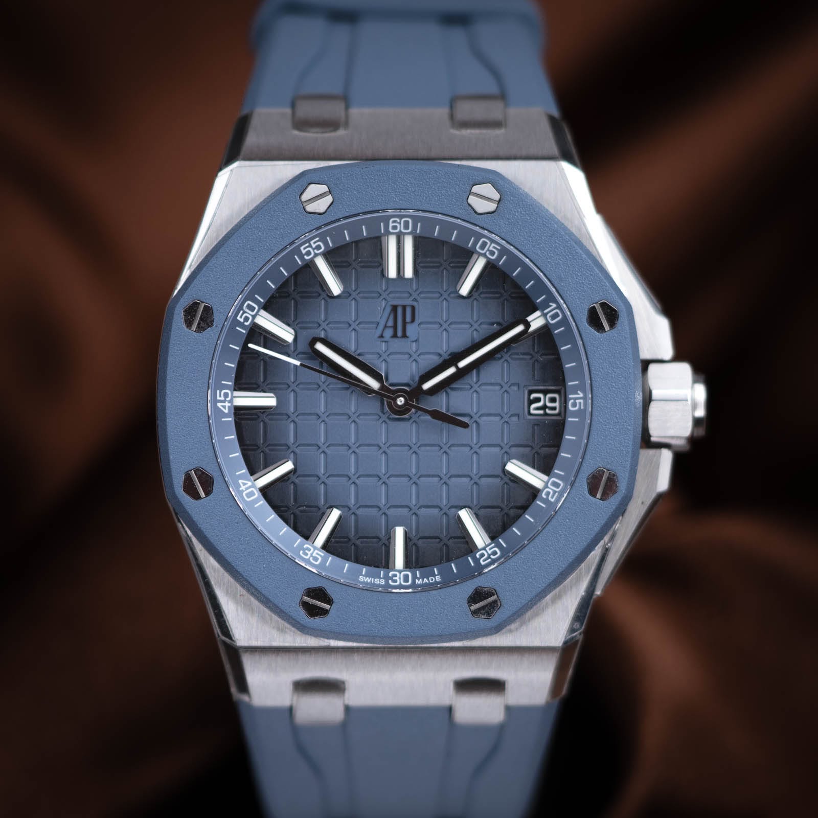 May be an image of wrist watch and text that says ' AP Ma GISs SMP195 مه 30 MADE 25'
