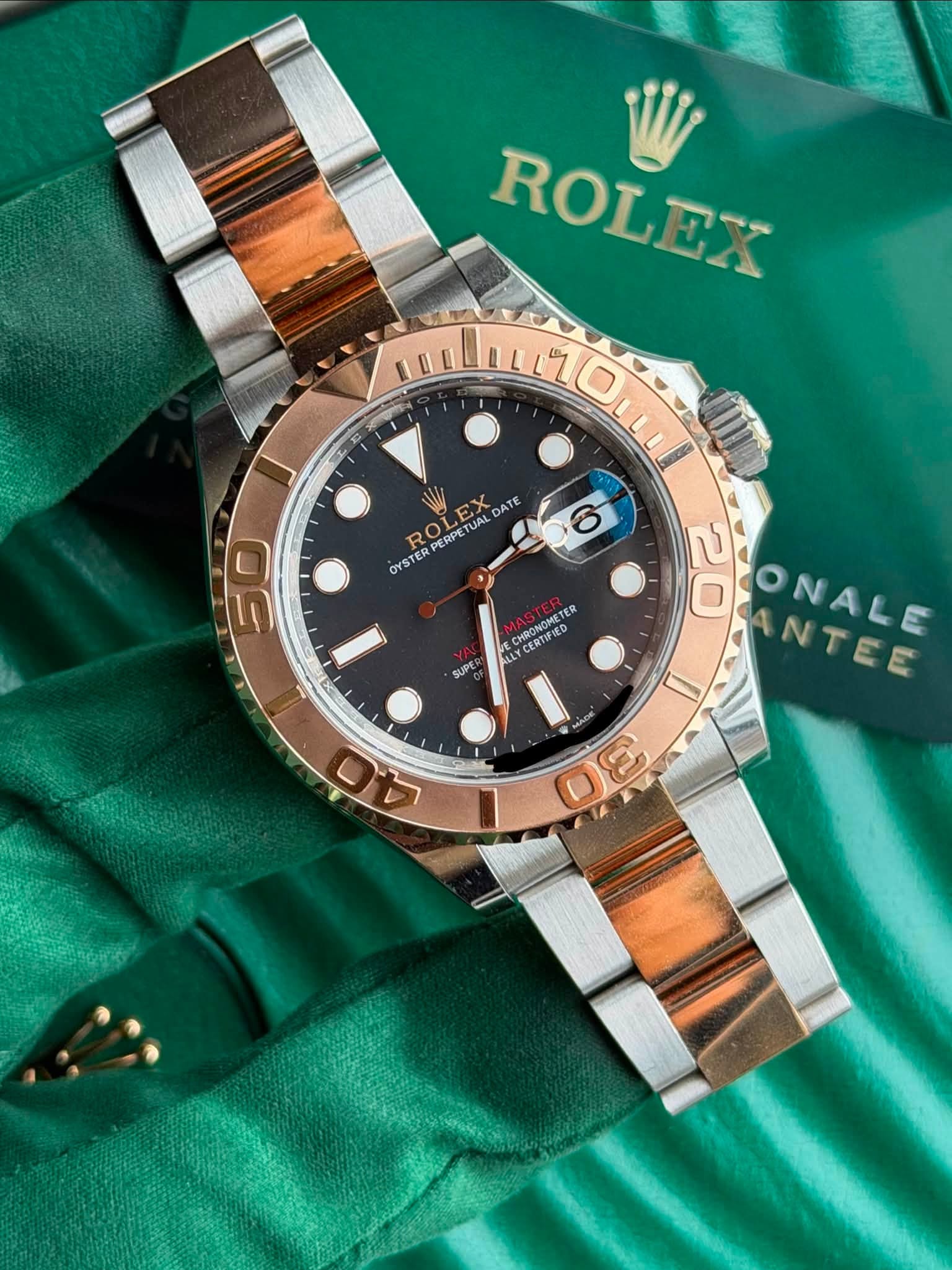 May be an image of wrist watch and text that says 'ROLEX i EX TUAL DATE RO ROL PERPET OYSTER TER PERPET RPETUA 50 CHRONONETE CHRONOMETER CHANEIER TER ALLY CERTIFIED SUPER 20 D…