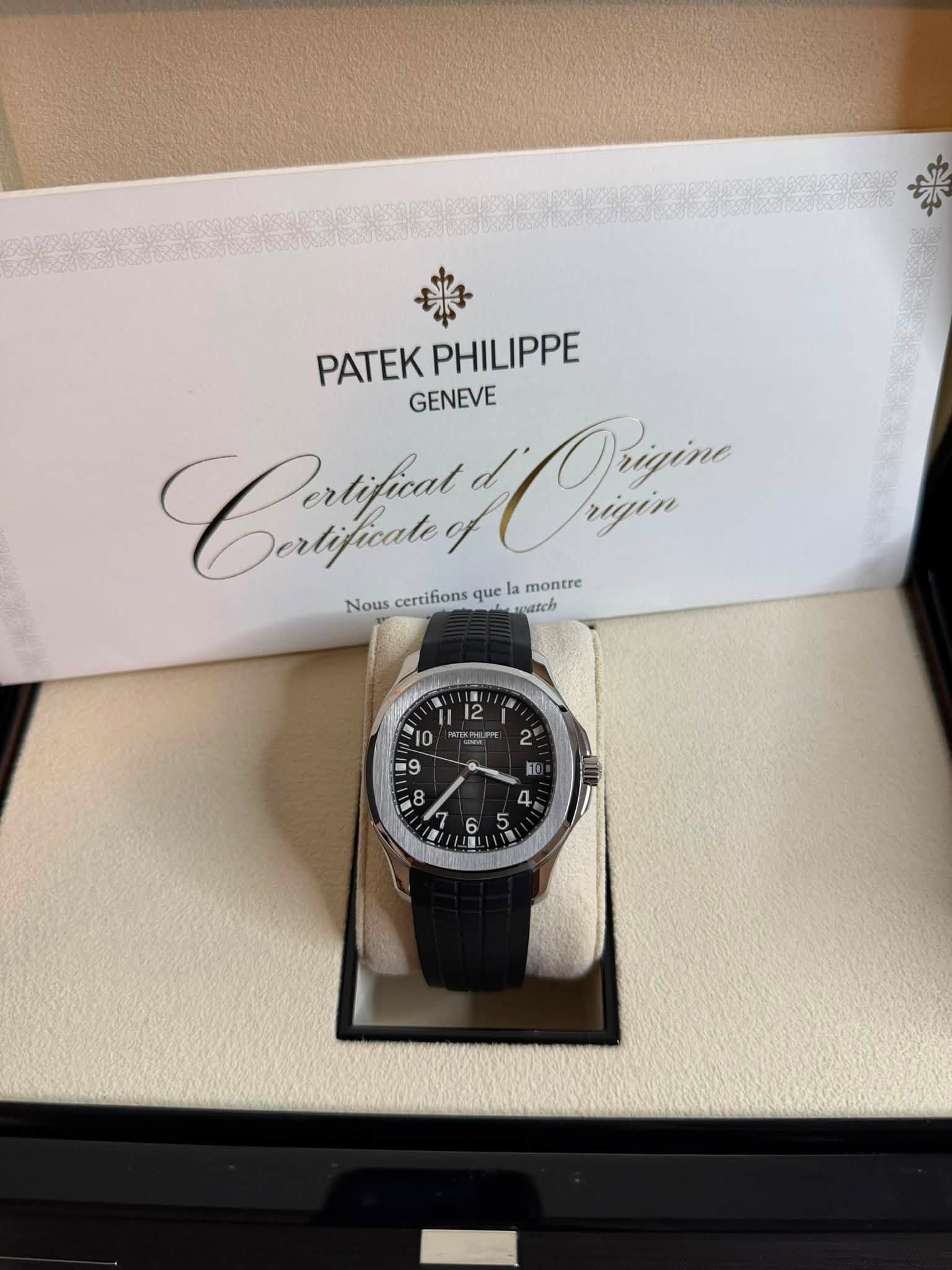 May be an image of wrist watch and text that says '楽 PATEK PATEKPHILIPPE PHILIPPE GENEVE Catfin Dertificate Orin rigin rigin Orizina Nous certifions que la montre wtch 12 RIL ED B…