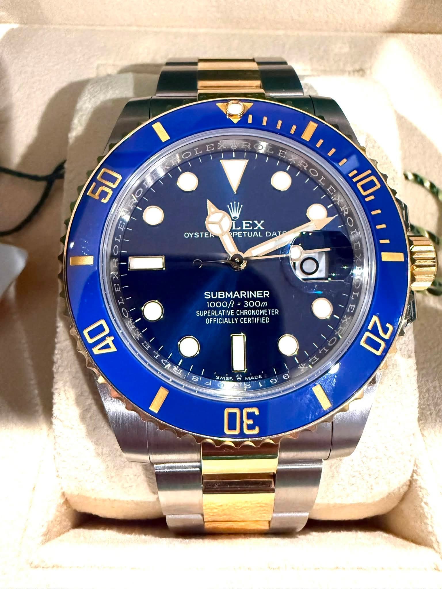 May be an image of wrist watch and text that says '大u 50 RO O E OYSTER 110 LEX PE PETUAL DAT O 月袋 ٥ 40 SUBMARINER 1000ft 1000ft.300m =300m SUPERLATIV TER OFFICIALLY CERTIFIED I…