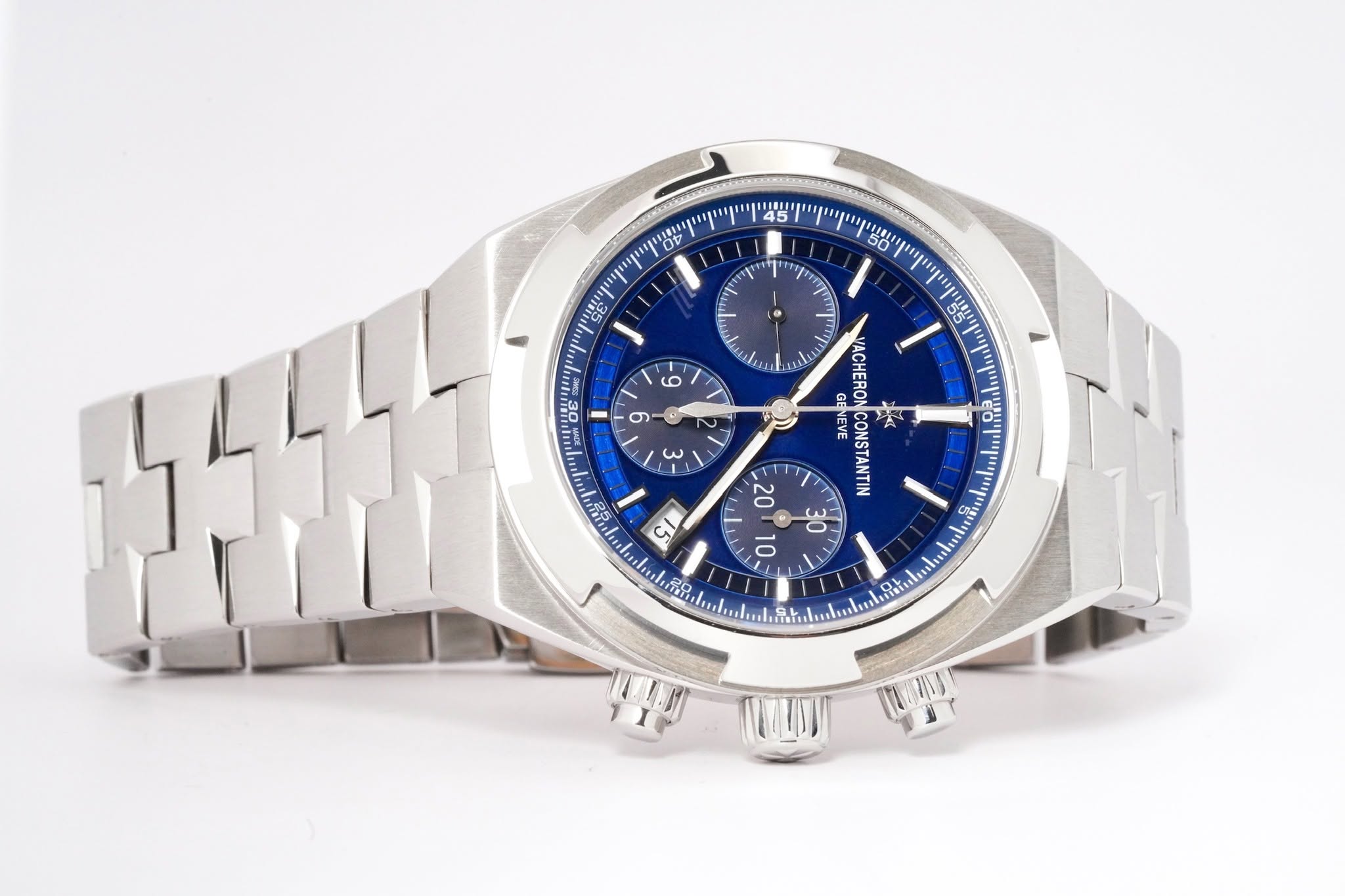 May be an image of wrist watch and text that says 'SO 35 ሥ .불" L0 Ss م 9၈ THn س د I สุยก GENEVE HERO GB VACHERON CONSTANTIN SONSTANTI ๔ 30 20 L O 9/ 20 មាជ'