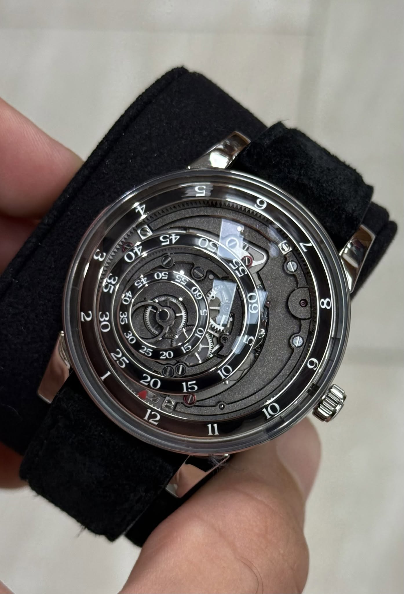 May be an image of ‎wrist watch and ‎text that says '‎5 9 م 50 OS SS ξε ح 心 ل 5 己 οε 35 σε A 12 mm 0 10 11 LIID‎'‎‎