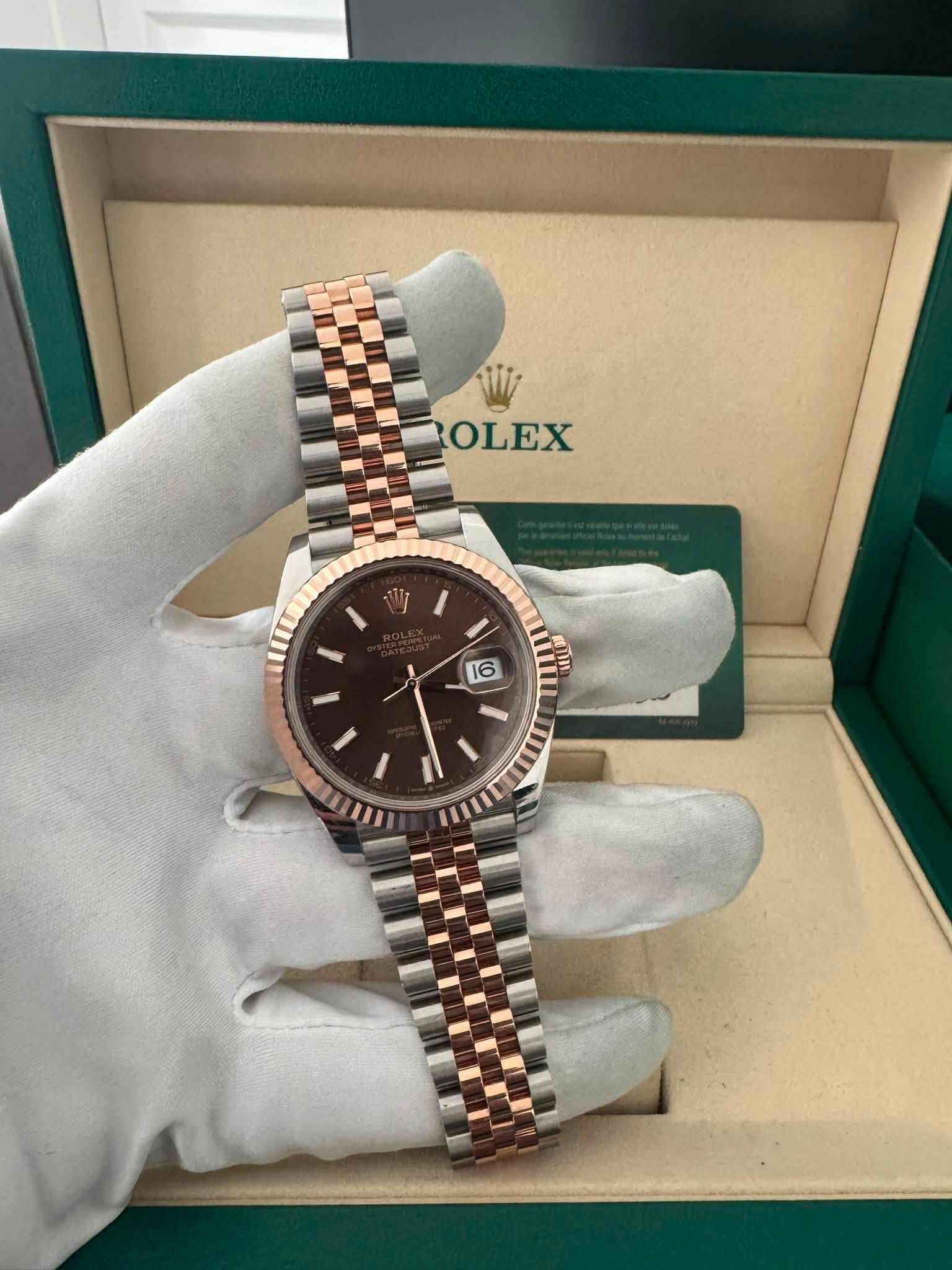 May be an image of wrist watch and text that says 'OLEX u 16 Tin'