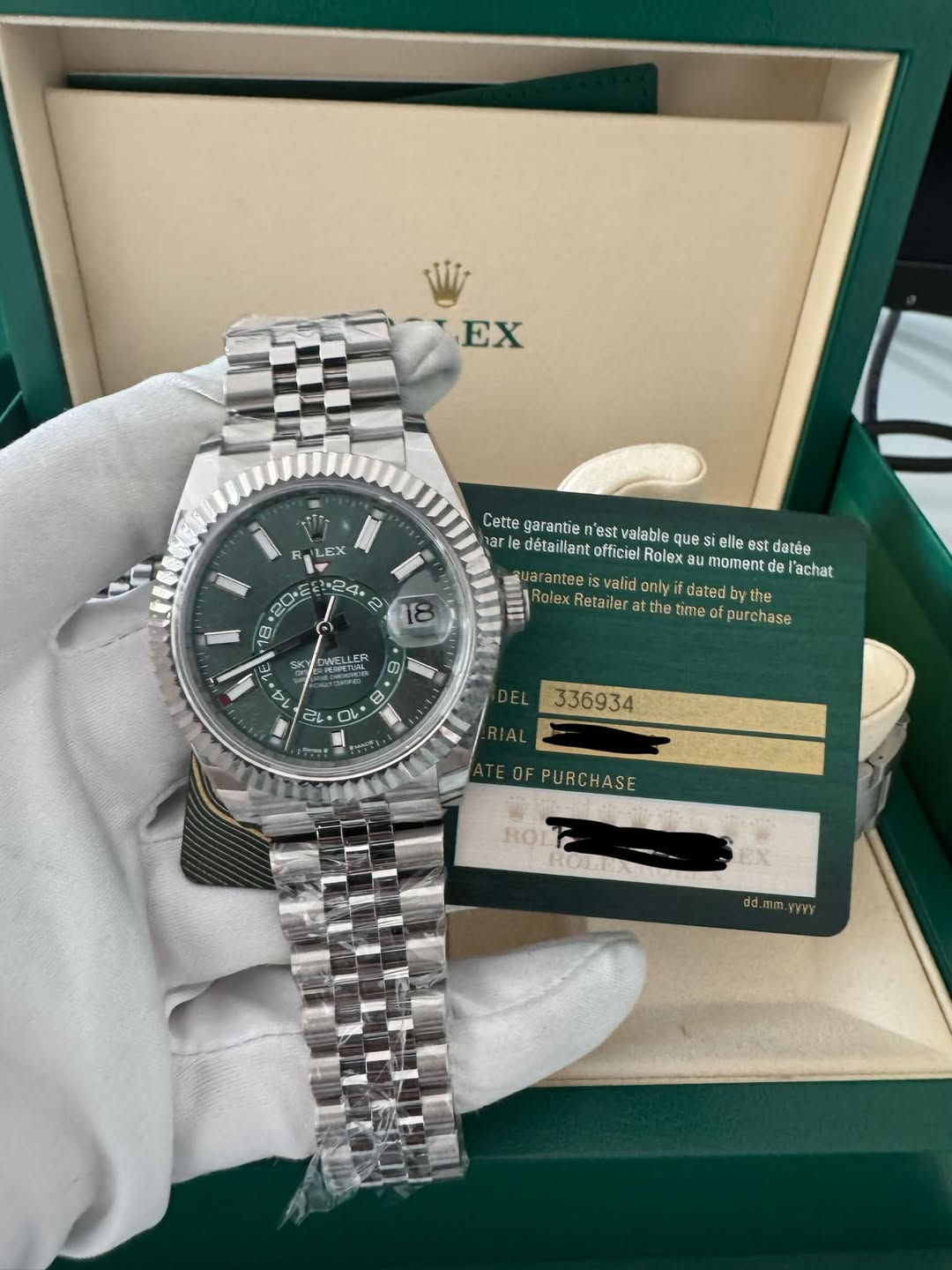 May be an image of wrist watch and text that says 'EX LEX 20 달단2 ၁ 10 18 Cetta garantie n'est valable ue si elle est datée dietaillantofficiel Rolex moment l'achat rantee svalid…
