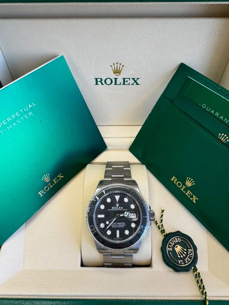May be an image of wrist watch and text that says 'ROLEX ERPETUAL EREETUAL MASTER GUARAN GUARAN ROLE iJ ROLT ROLEX OL EX យេគណា Y 24 ROLEX ROL V T-HA BNEA EL ROL VC ذب ب S ب'
