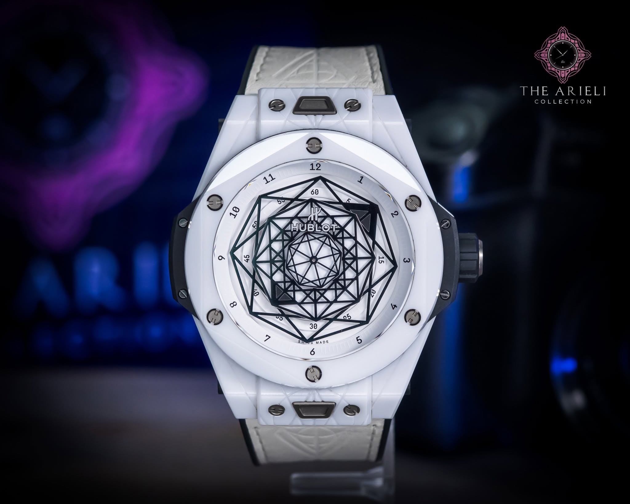 May be an image of digital watch and text that says 'THEARIELI ARIEI THE COLLECTION HUBLOT דס 55 15 فى 40 P Fs 입유 4 A 05 30 > 5'