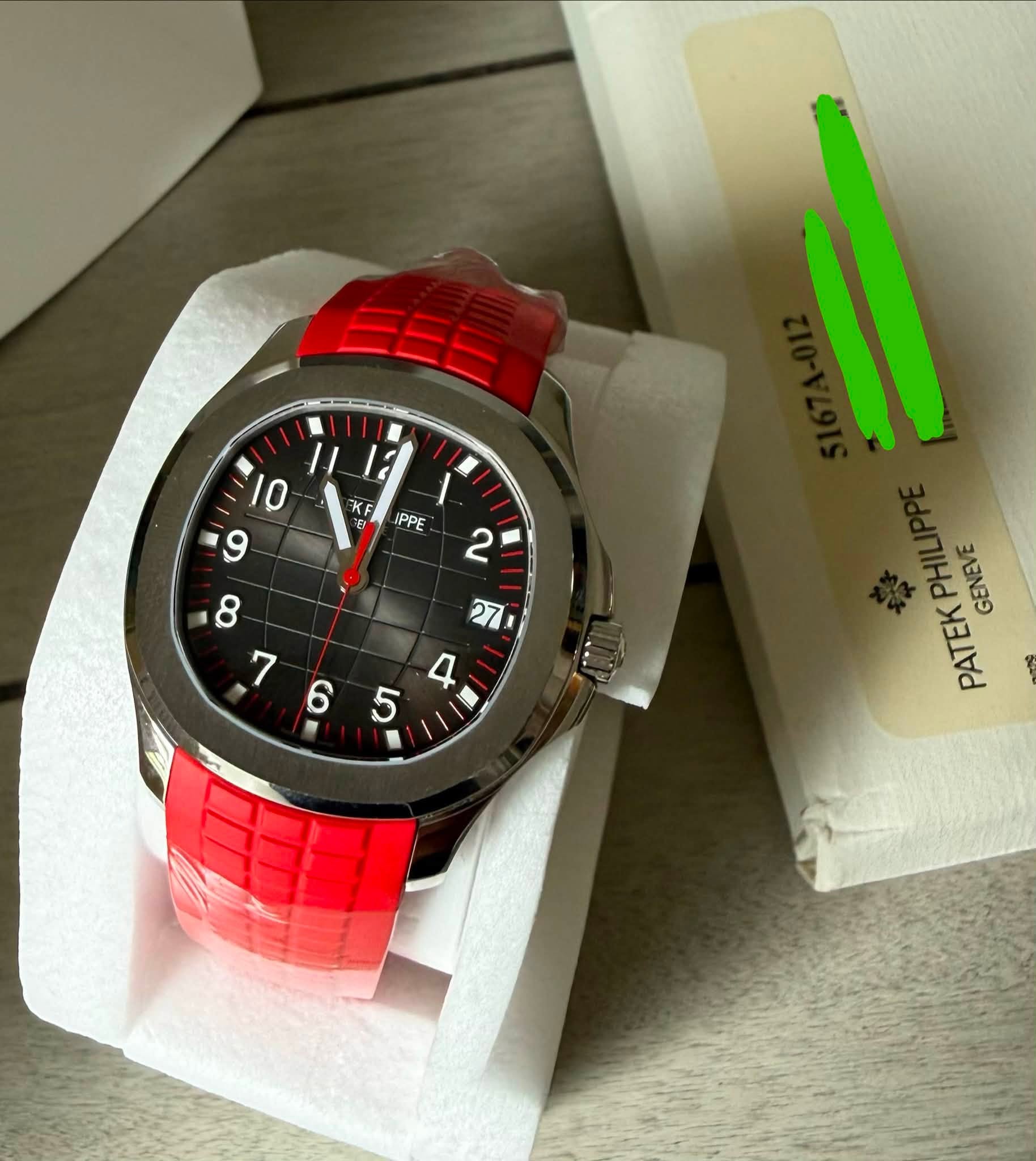 May be an image of digital watch and text that says 'EEE 10 10 9 KF IPPE PHI GENEVE PATEK'
