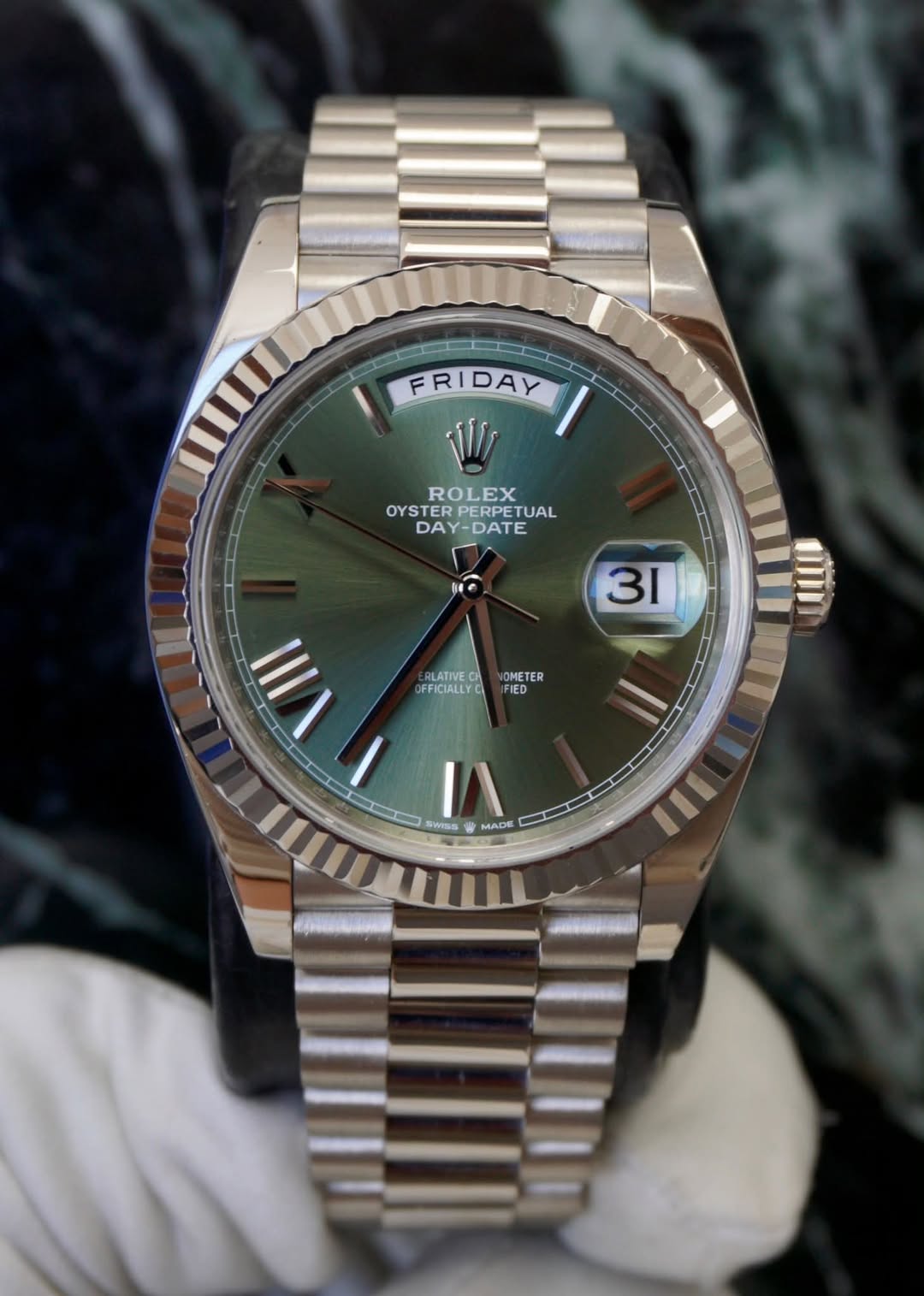 May be an image of wrist watch and text that says 'FRIDAY יש ROLEX OYSTER PERPETUAL OYSTERPERPETUAL TUAL DAY-DATE DA 31 ERLATIVEC ERLATIVEC OMETER FCTALOTE ER FFICIALLY…