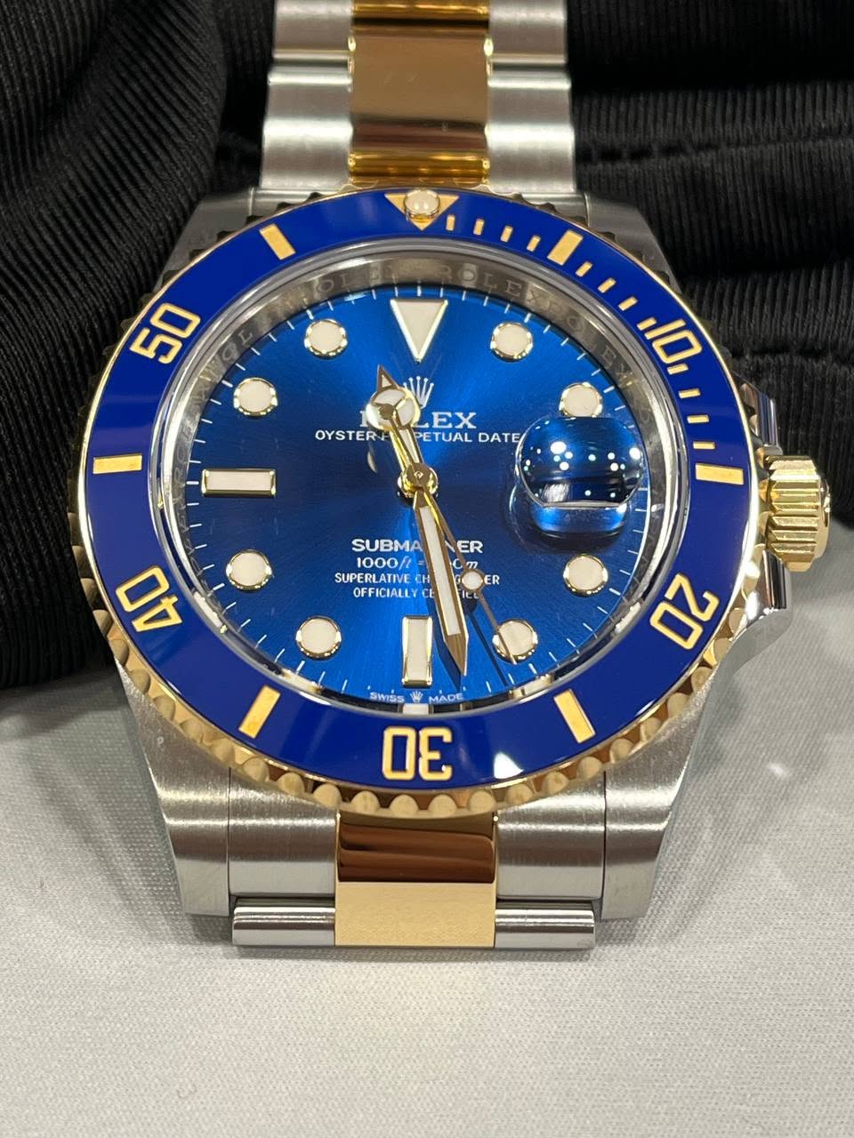May be an image of wrist watch and text that says '50 LLEX EX OYSTER OYSTERHAPETUALDATE PE TUAL DATE 10 ER SUBMA 1000ft SUPERLATIVE CH OFFICIALLY CE ER 40 20 SWISS 物 MADE 30'