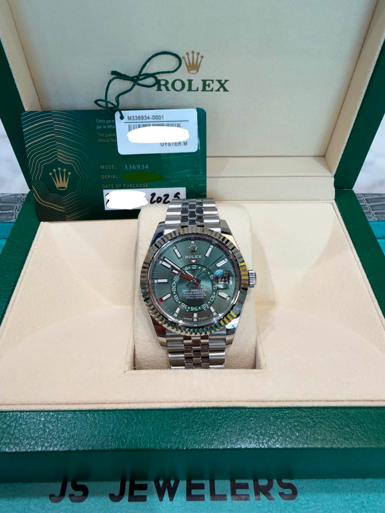 May be an image of wrist watch and text that says 'שם ROLEX M336934 0001 -8 UTSTERM lo2s BOL LII al WELERS'