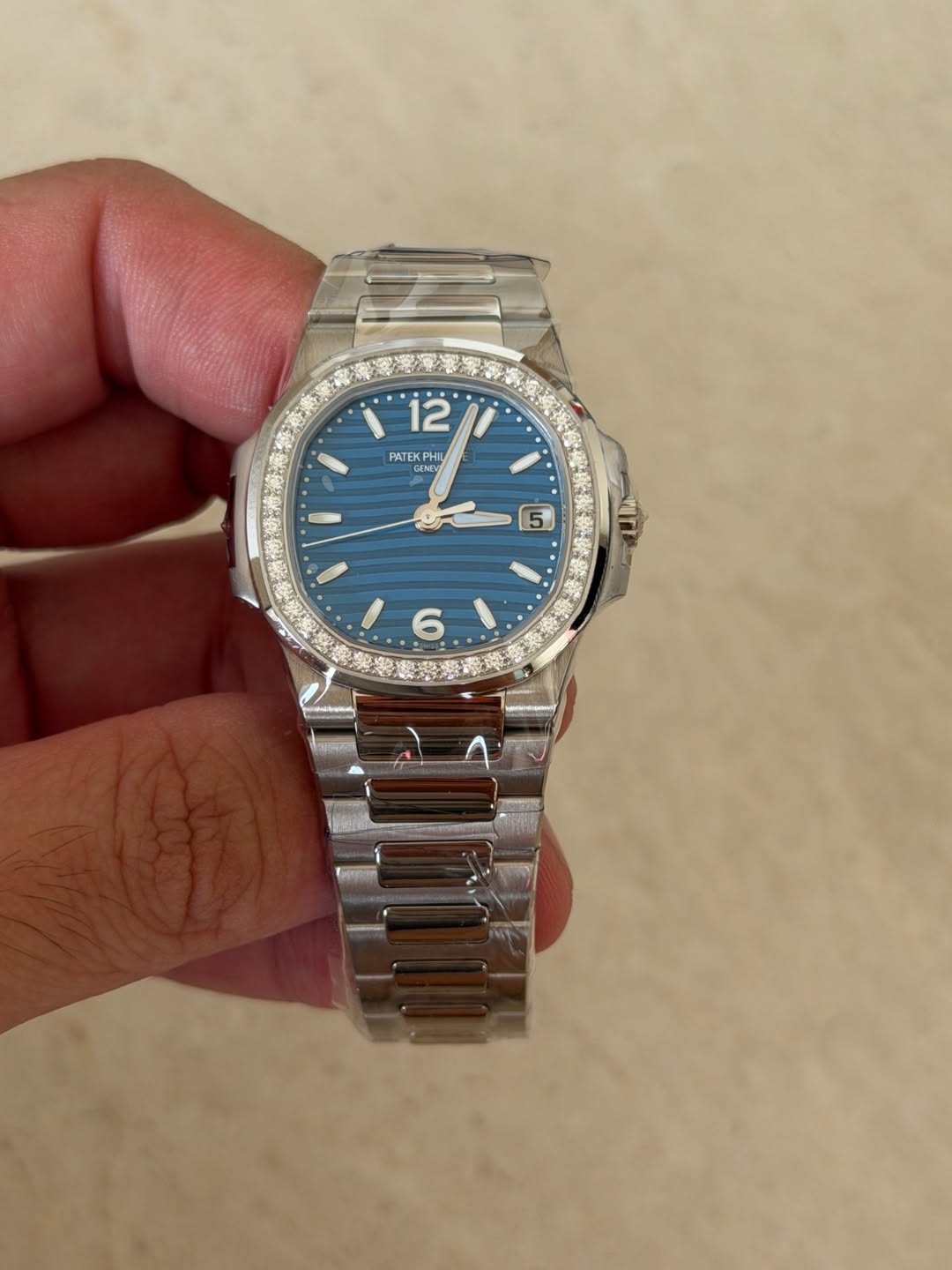 May be an image of wrist watch and text that says 'i2 PATEK PHI HIU EKPHI GE GEM GEMEY D 5 6'