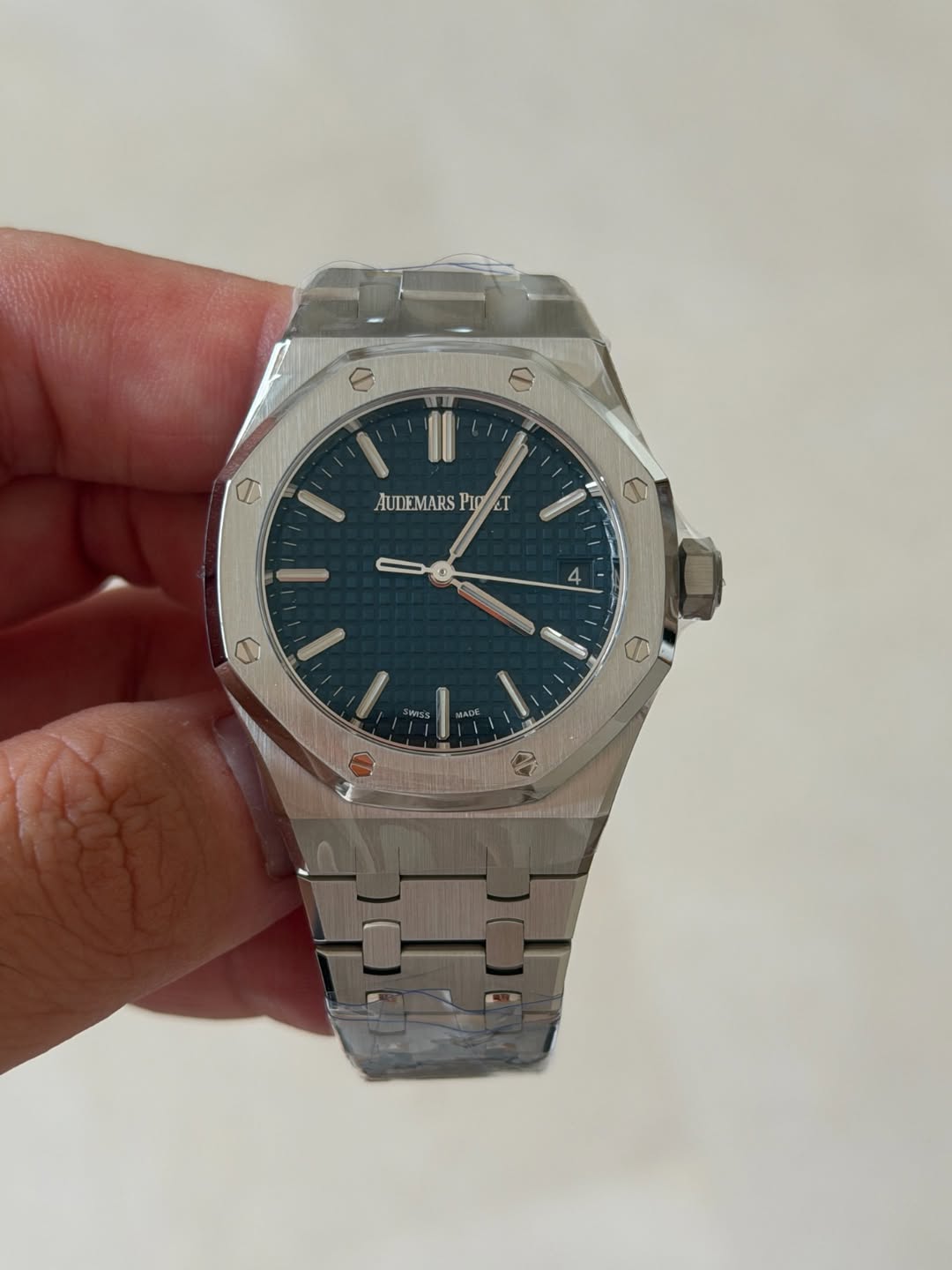 May be an image of wrist watch and text that says 'e E e Il AUDEMARS PIO PIOEET AUDEMARSPIOT T Il' a D'
