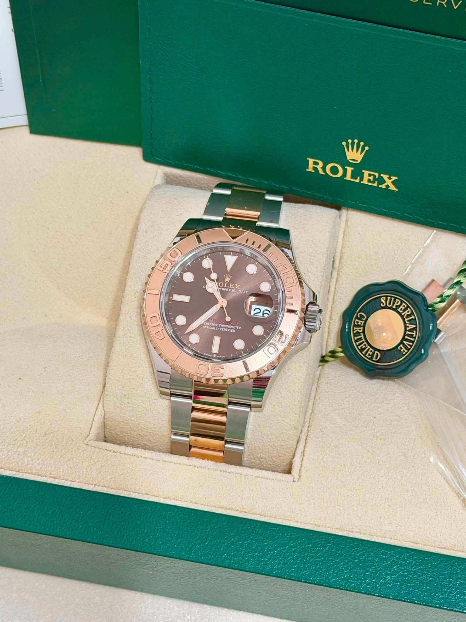 May be an image of wrist watch and text that says 'W ROLEX ROLEX 5 50 O OLEX EX EX wina AEOBoΝΝ Cu 0 CERTIFIED P CE ๔ 2 TIFIED SUPER SUP PERLATIVE E 30 O'