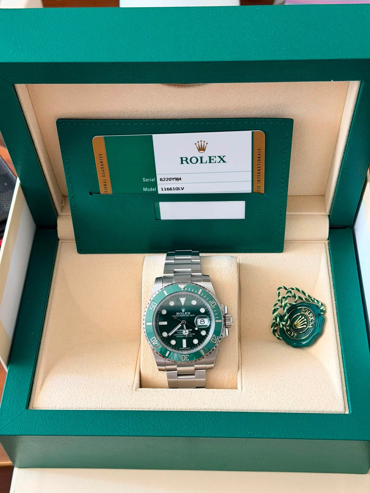 May be an image of wrist watch and text that says 'ROLEX Modal116610LV Model 116610LV Serial 6220Y9/4 I 50 #안느로 OLEX 10 I I ن 2 B 40 I VI ቢቴ 2 3'