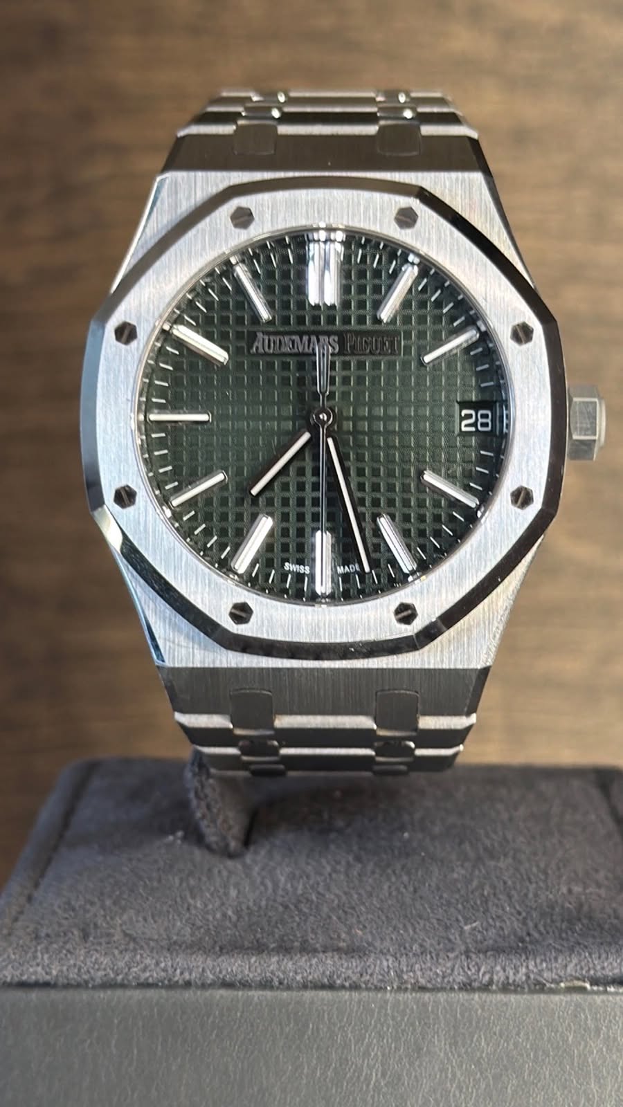 May be an image of wrist watch and text that says '28 28 ริพครร MADE -=5'