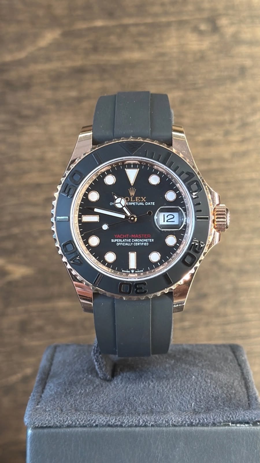 May be an image of wrist watch and text that says 'oY OL LEX ERPE PETU TUAL DATE 4 12 SUPERLATIV CHRONOMETE TER FFICIALL CERTIFIED ERTIFIED 1A C G きまいかる MADE'