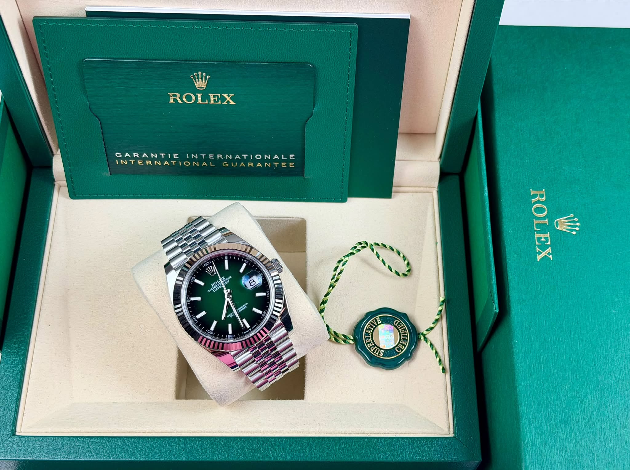 May be an image of wrist watch and text that says 'ROLEX GARANTIEINTERNATIONALE GARANTIE INTERNATIONALE INTERNATIONALGUARANTEE NTERNATIONA GUARANTEE ROL G G 0 תח ROLEX ሠ S င 2…